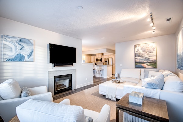 Peaceful Lakefront Beauty