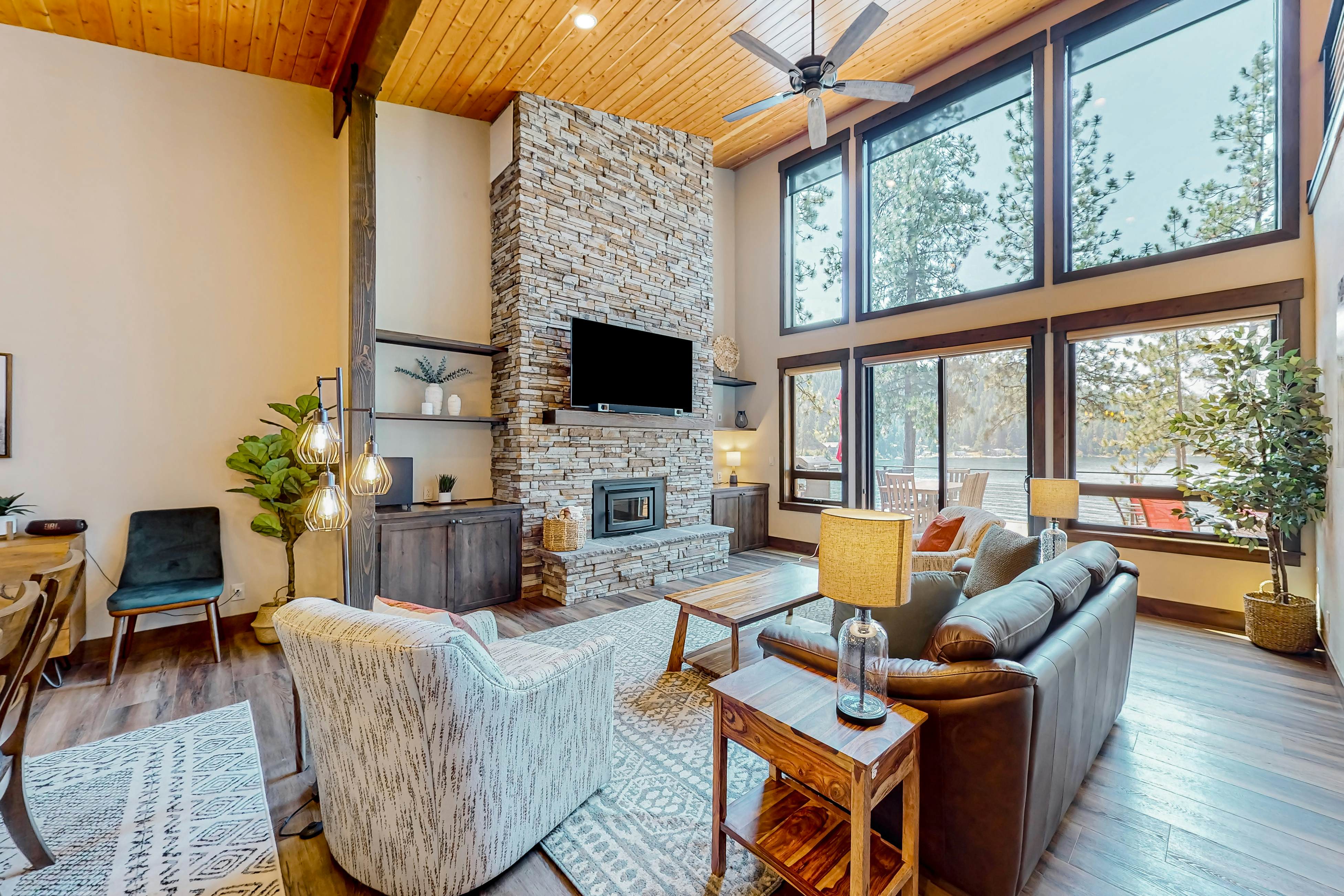 New Luxury Lakefront Home