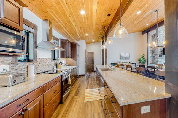 Lake House: 3BR, Boat Slip & Sunset Deck