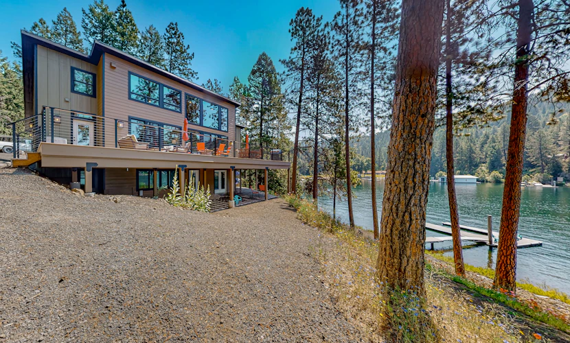 Lake House: 3BR, Boat Slip & Sunset Deck
