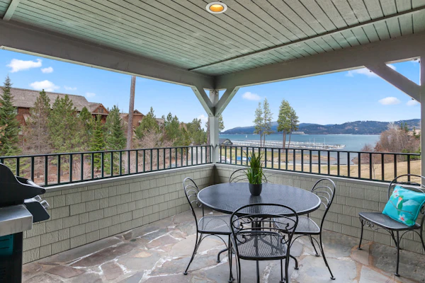 3BR Lakefront Condo: Beach, Pool & Lake Views