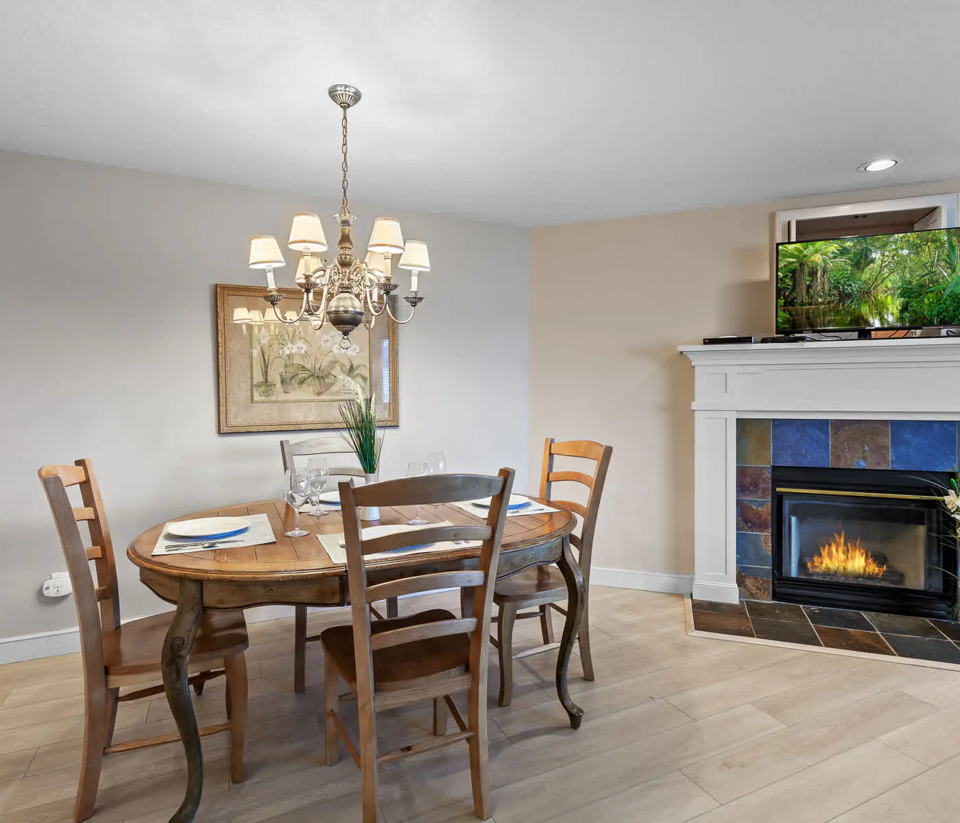 Lakefront Condo: Balcony, Views & Beach Access!