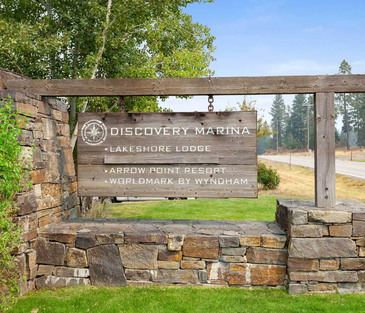 Lakefront Condo: Balcony, Views & Beach Access!