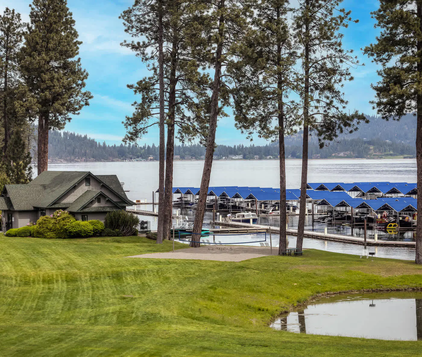 Lakefront Condo: Balcony, Views & Beach Access!