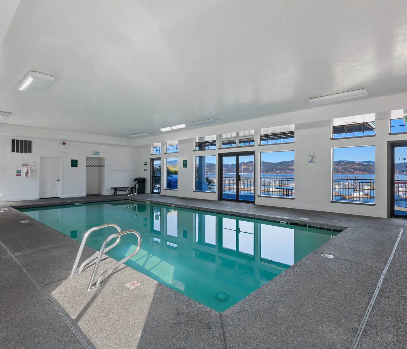 Lakefront Condo: Balcony, Views & Beach Access!