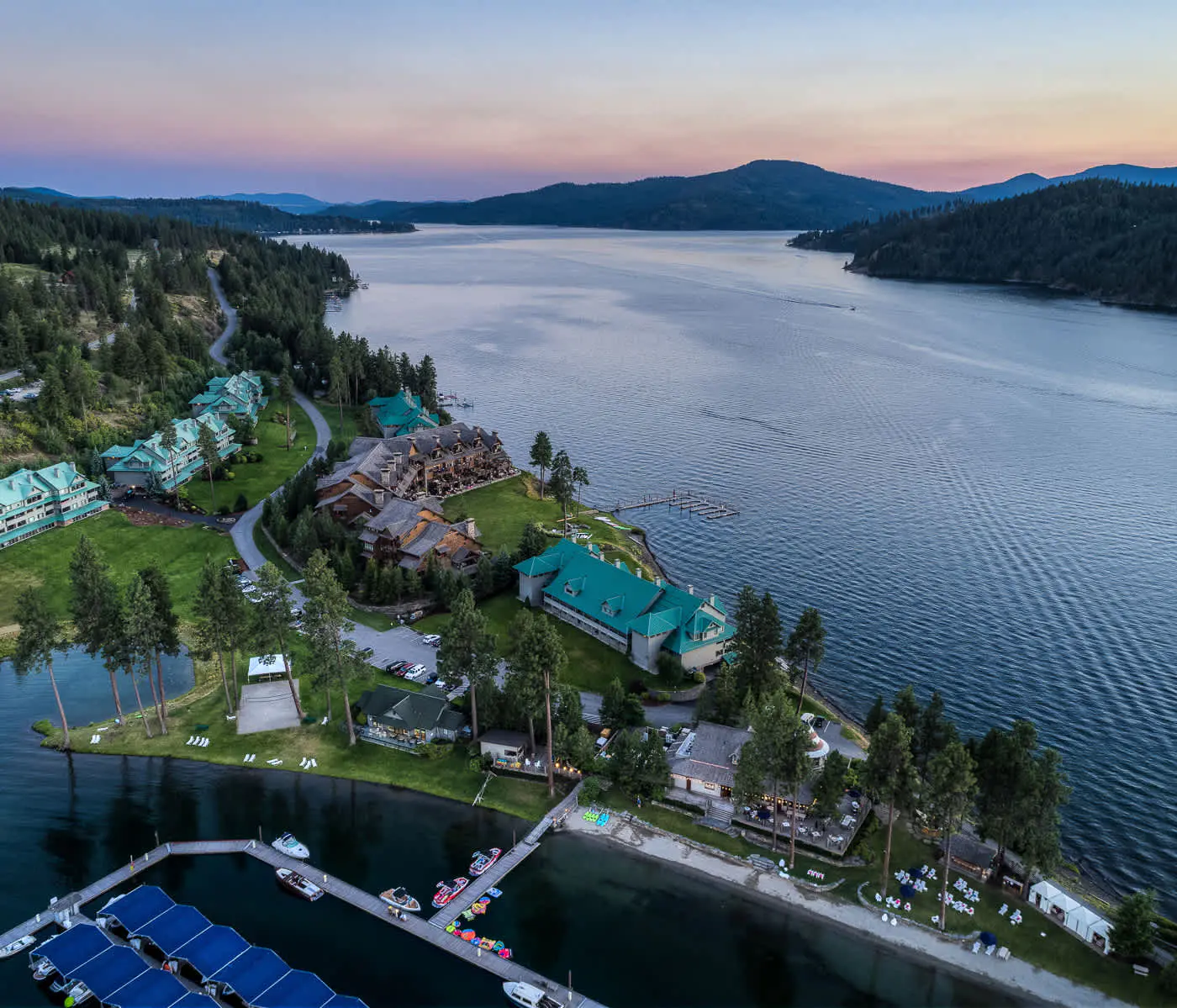 Lakefront Condo: Balcony, Views & Beach Access!