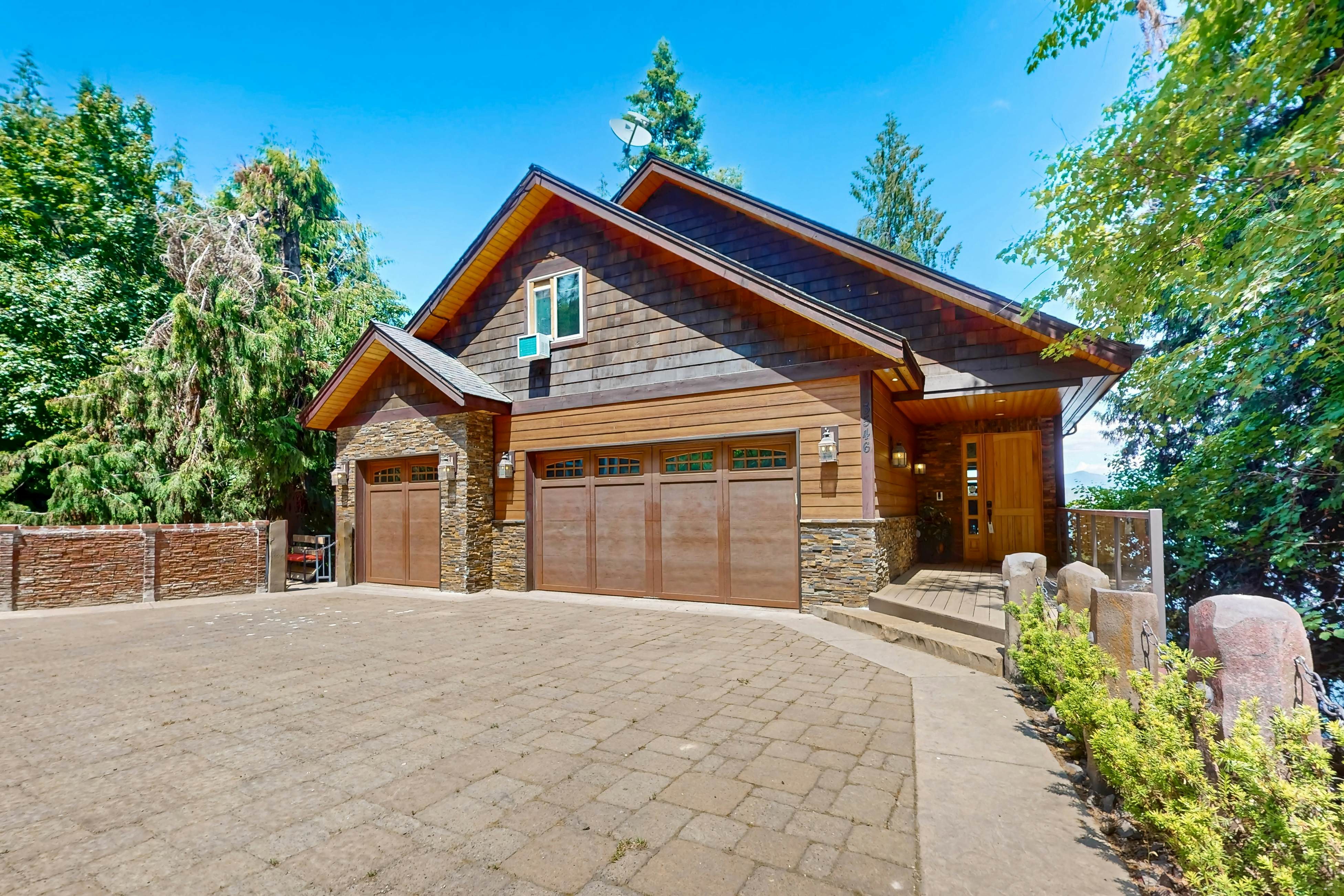 Lakeside Home With Hot Tub