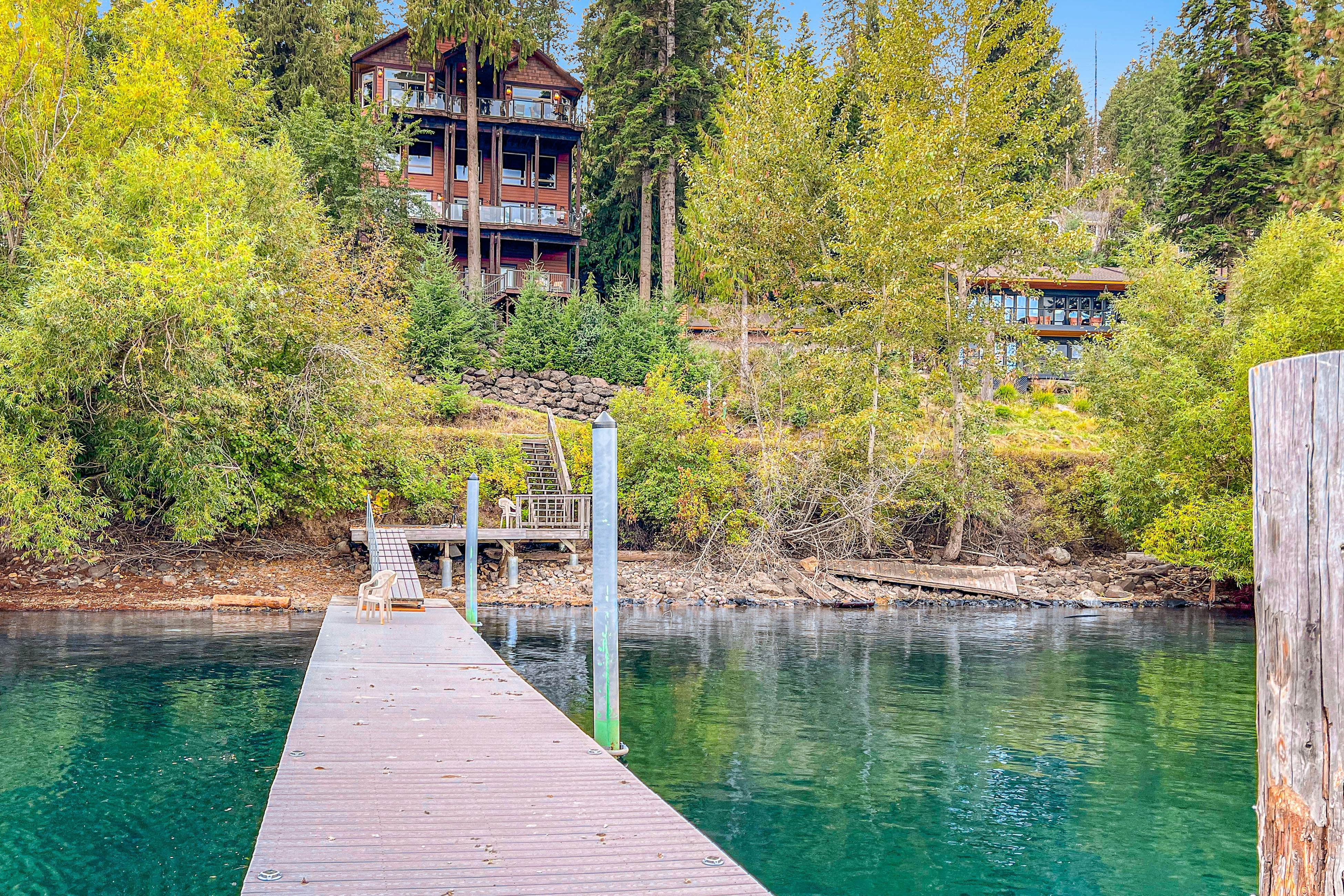 Lakeside Home With Hot Tub