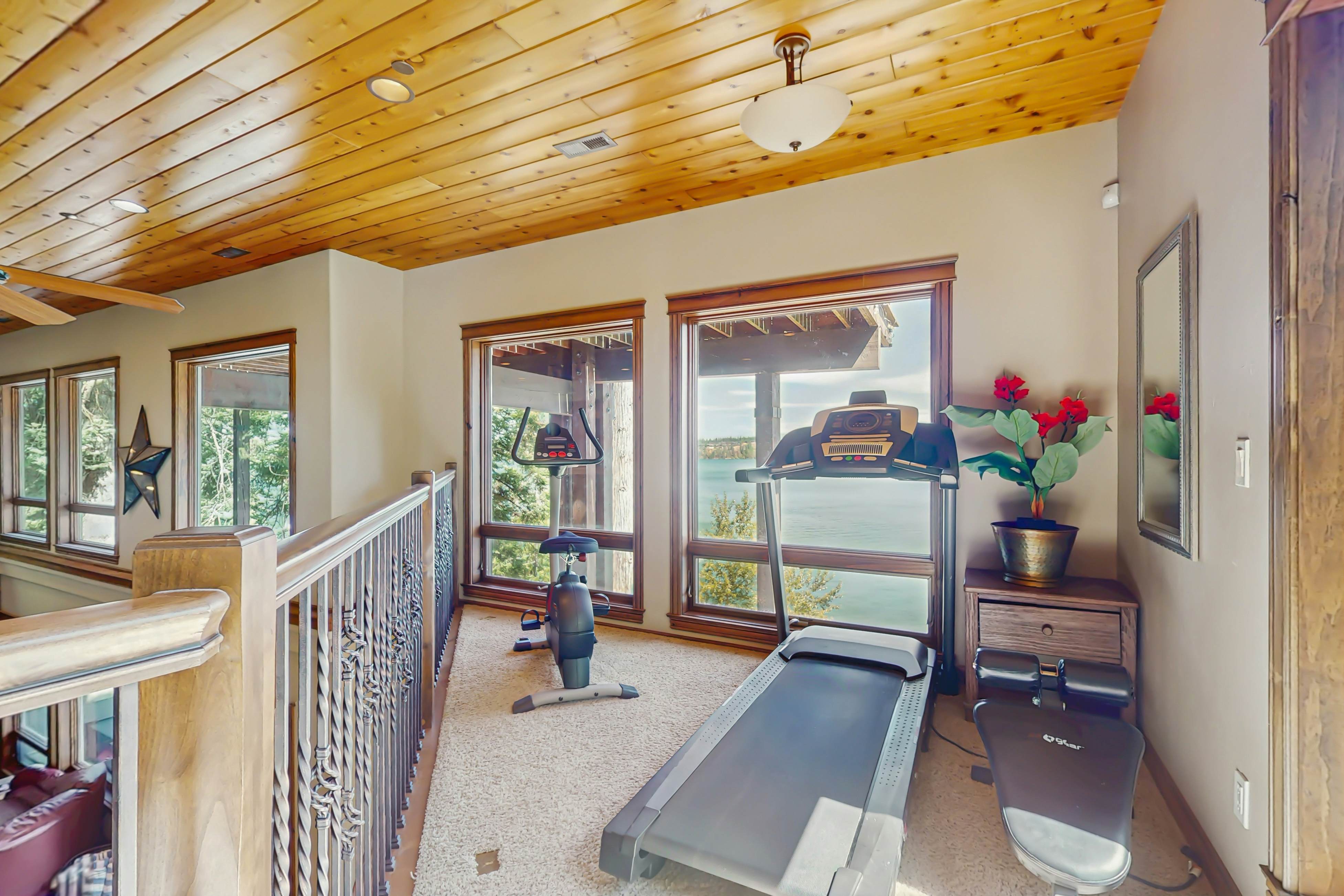Lakeside Home With Hot Tub