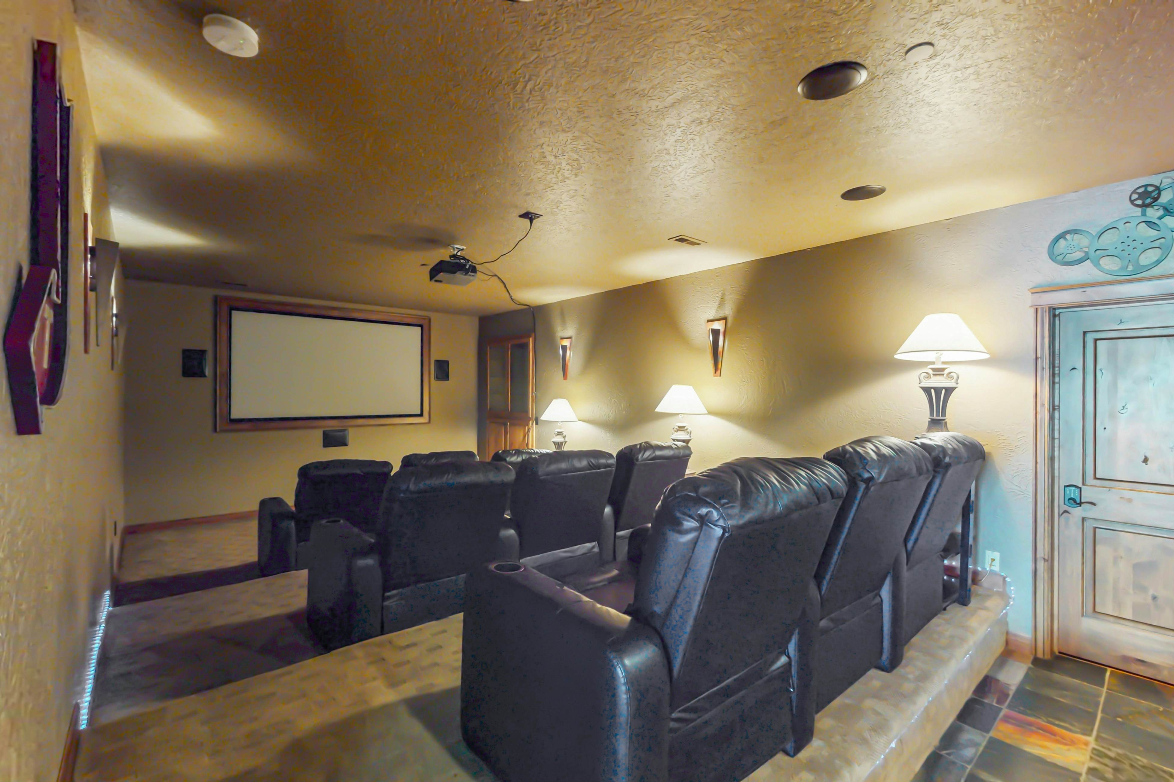 Lakeside Home With Hot Tub