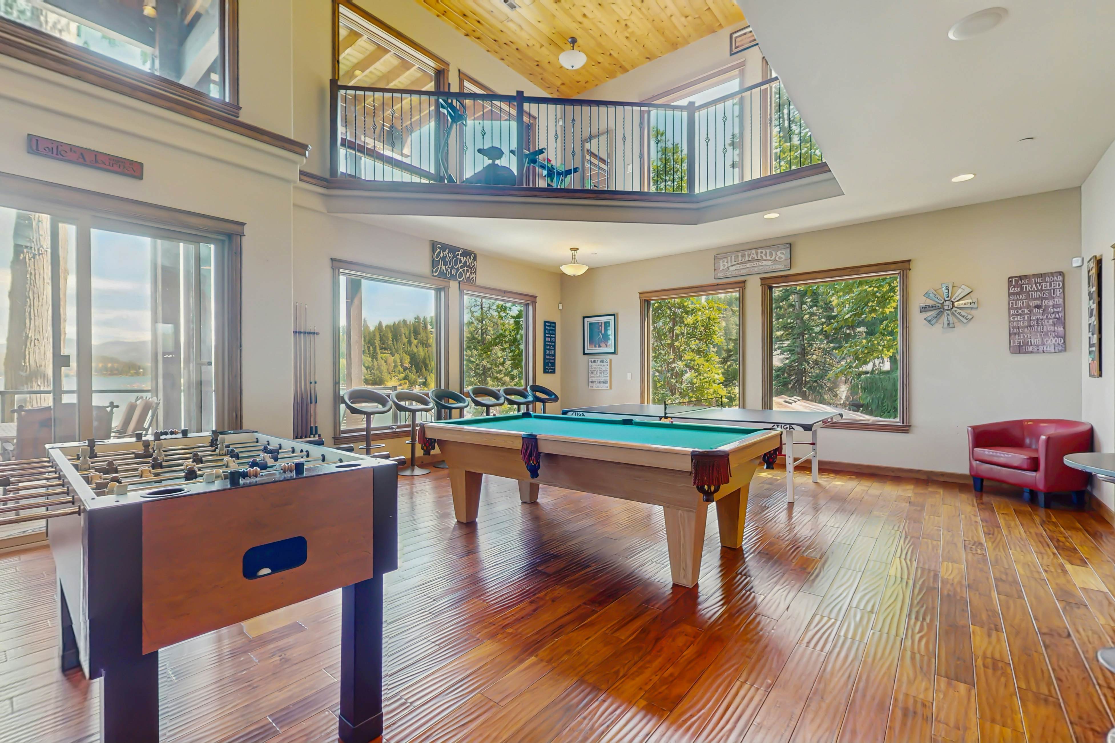 Lakeside Home With Hot Tub