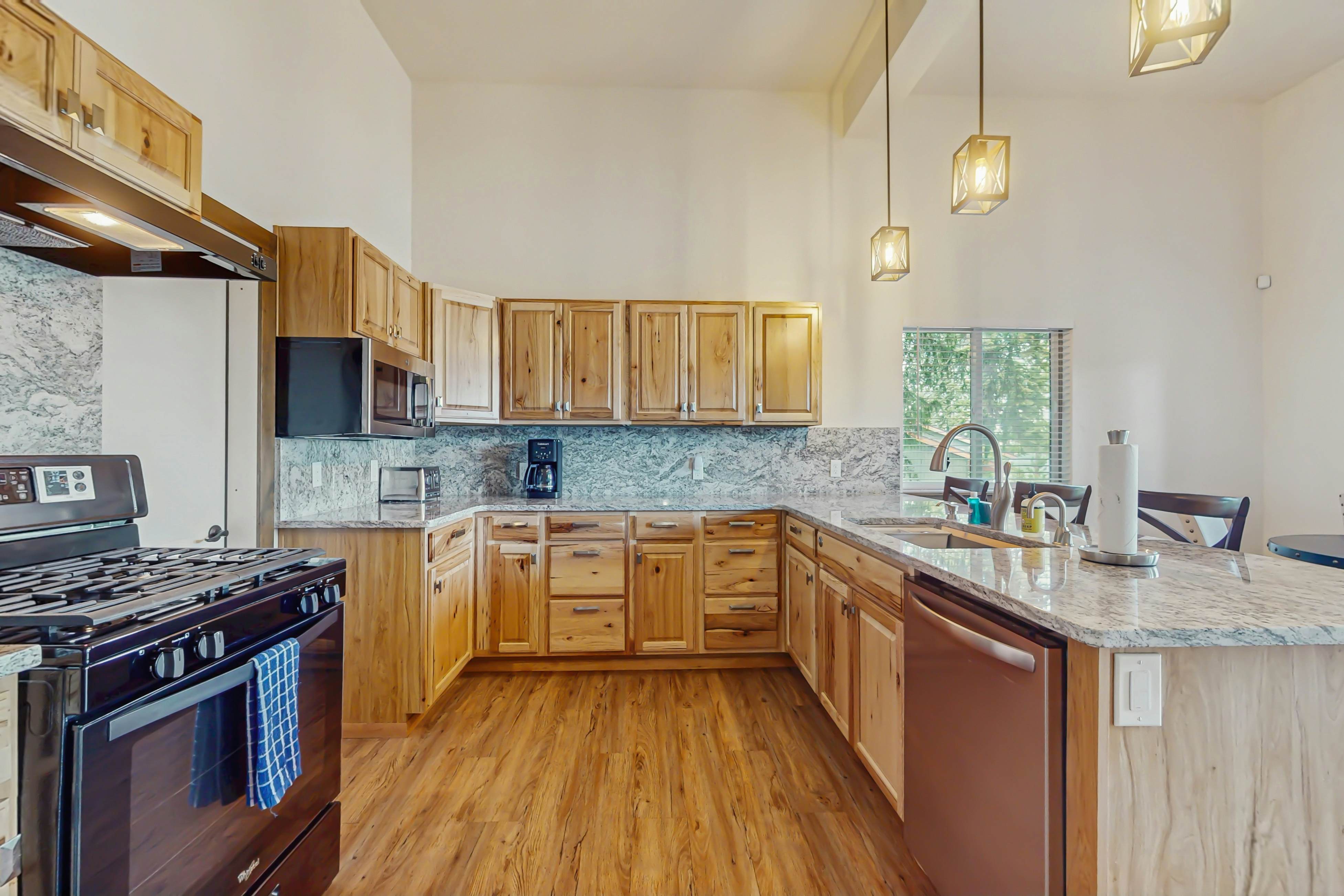 Lakeside Home With Hot Tub