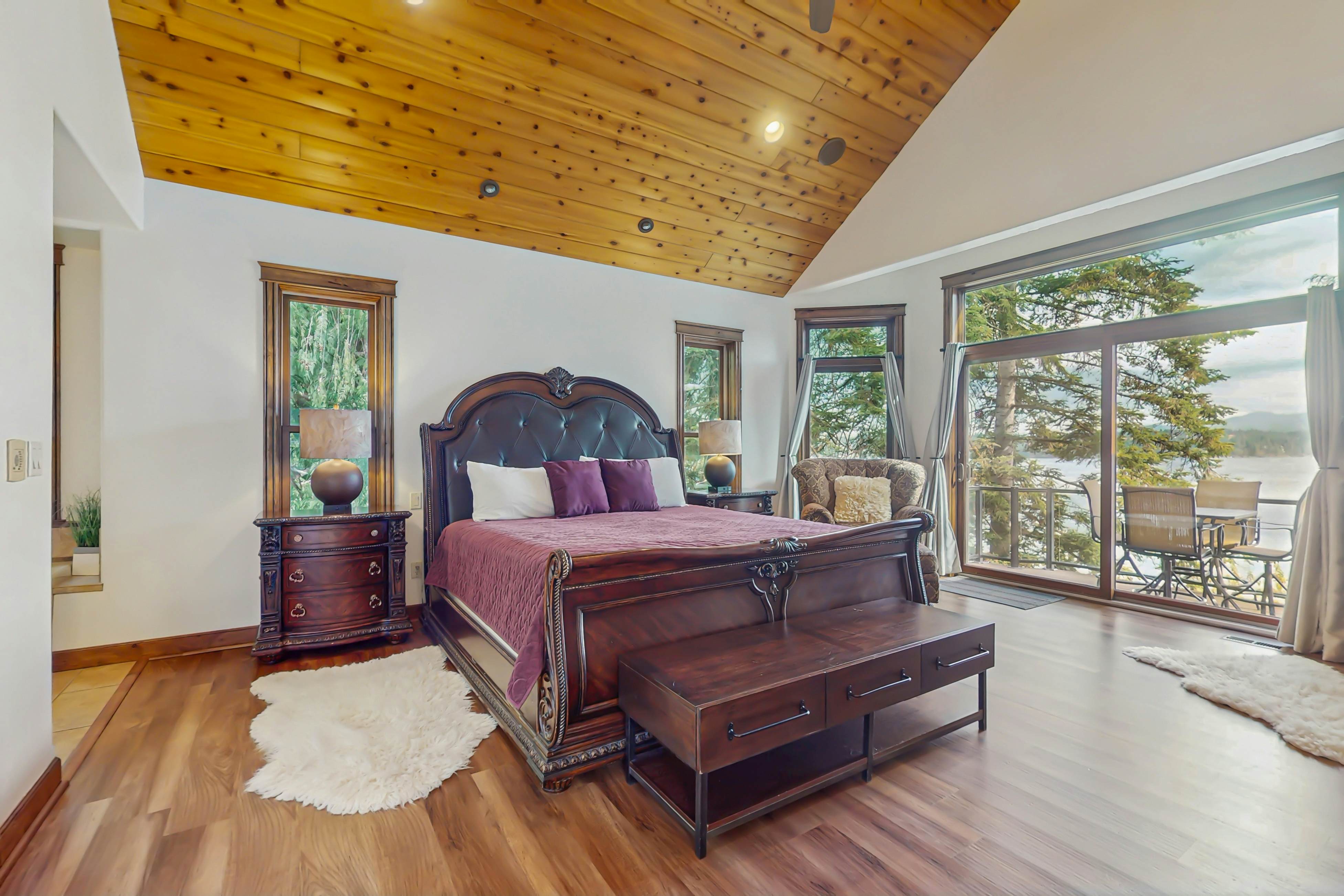 Lakeside Home With Hot Tub