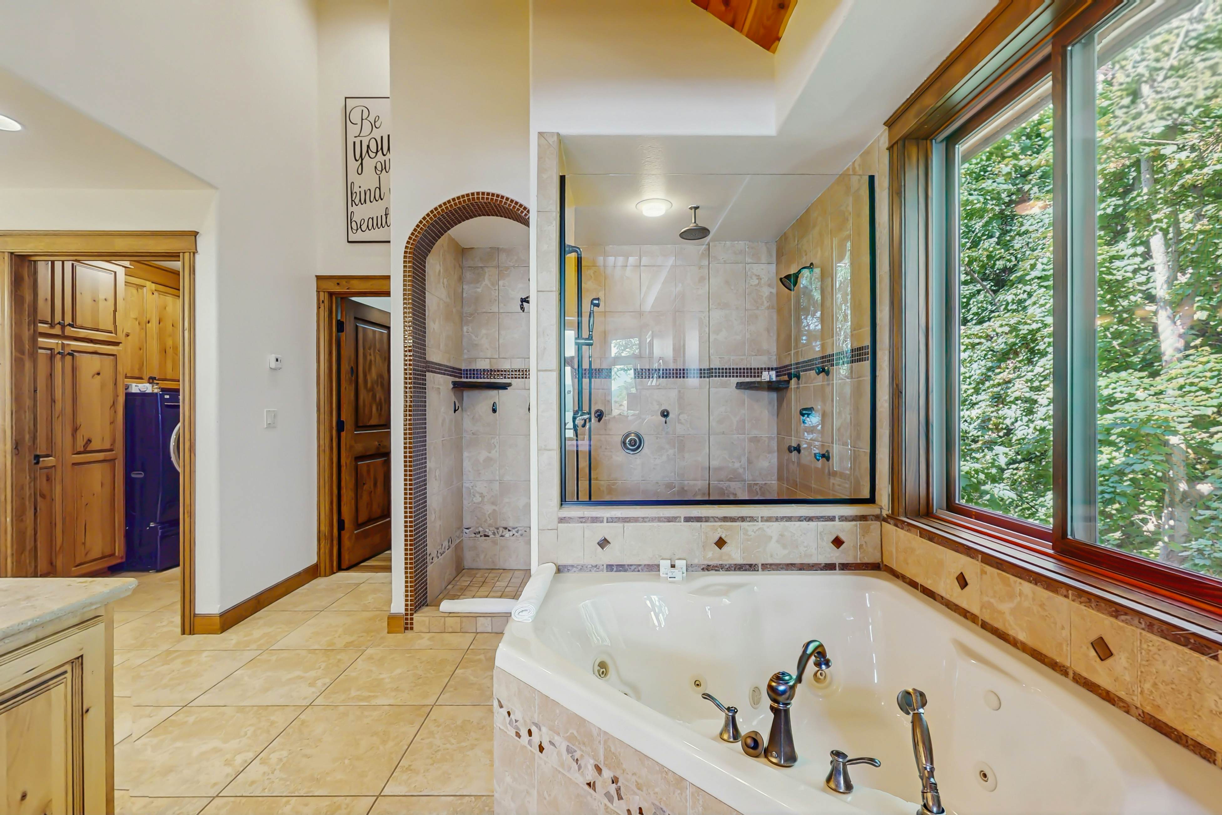 Lakeside Home With Hot Tub