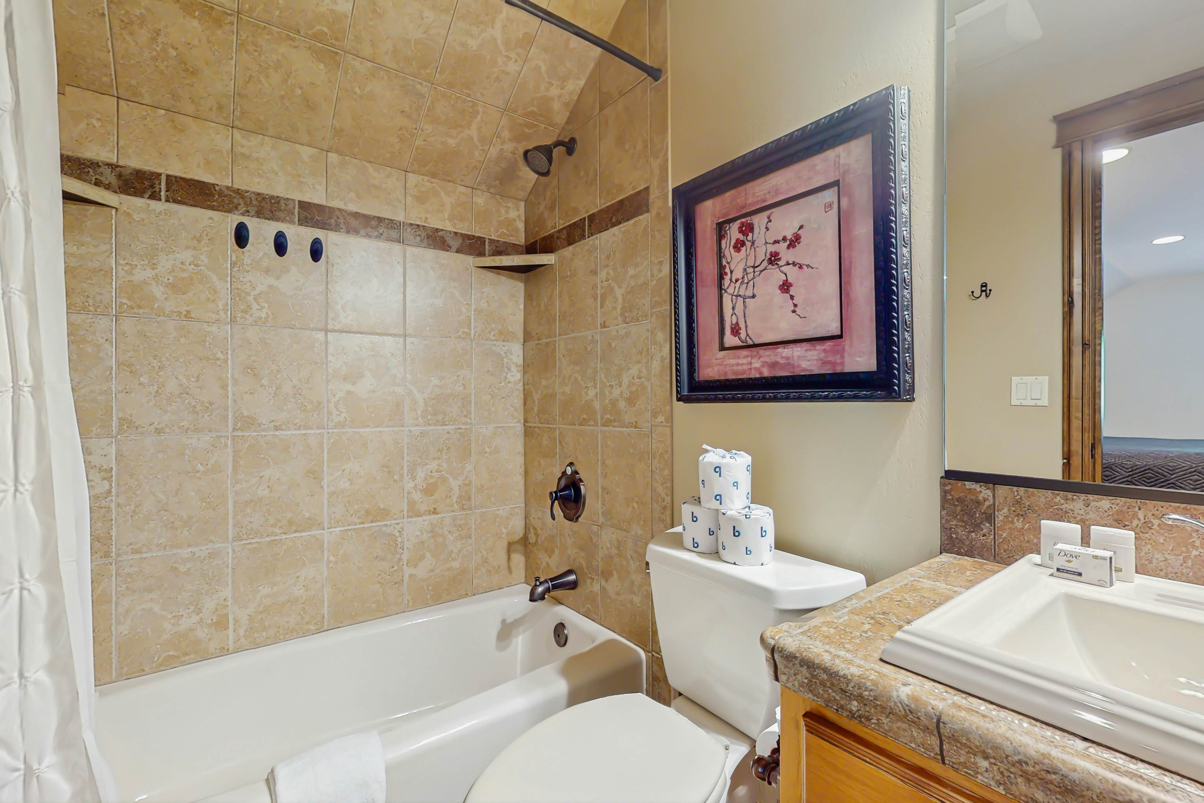 Lakeside Home With Hot Tub