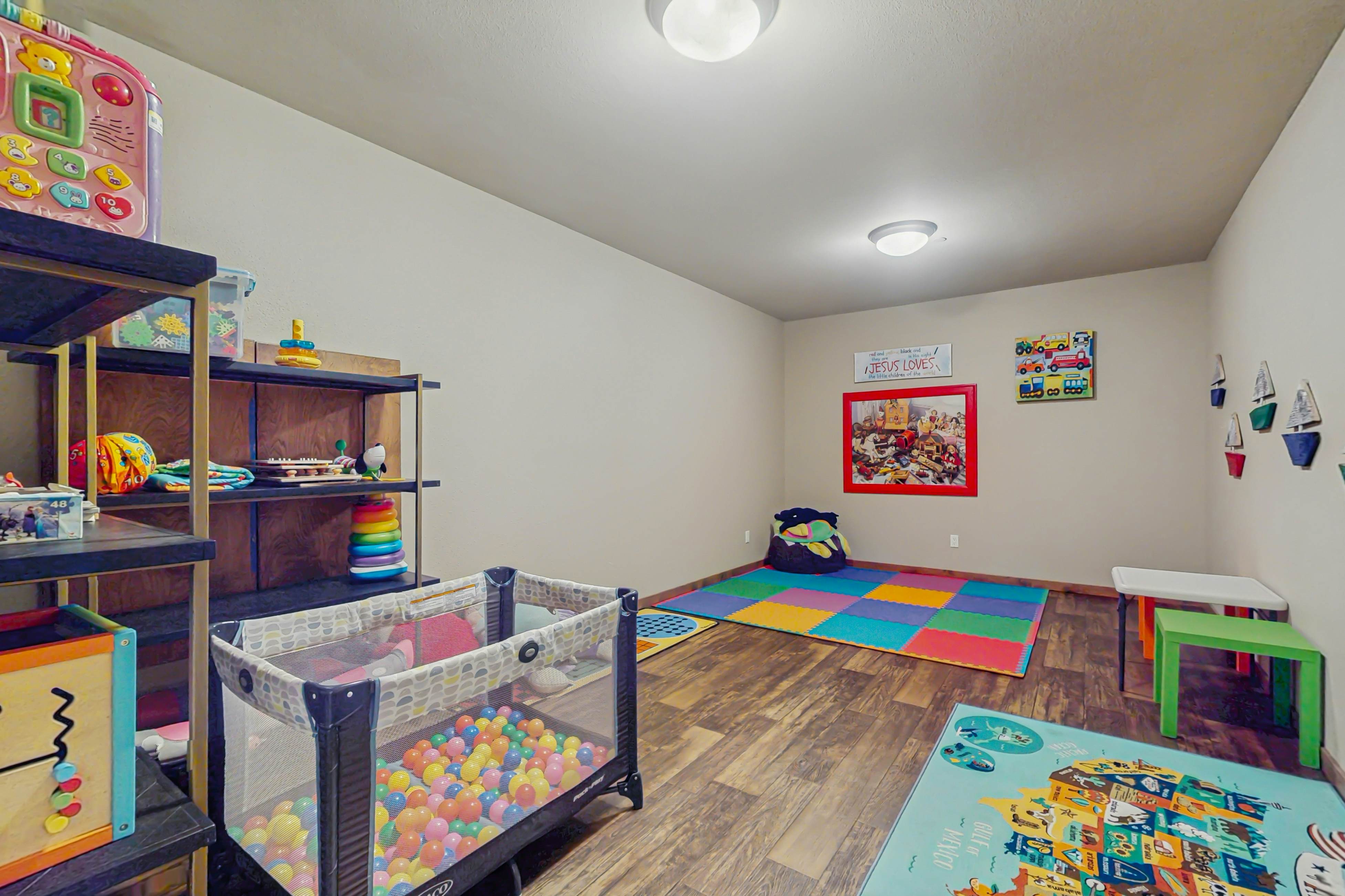 Lakeside Home With Hot Tub