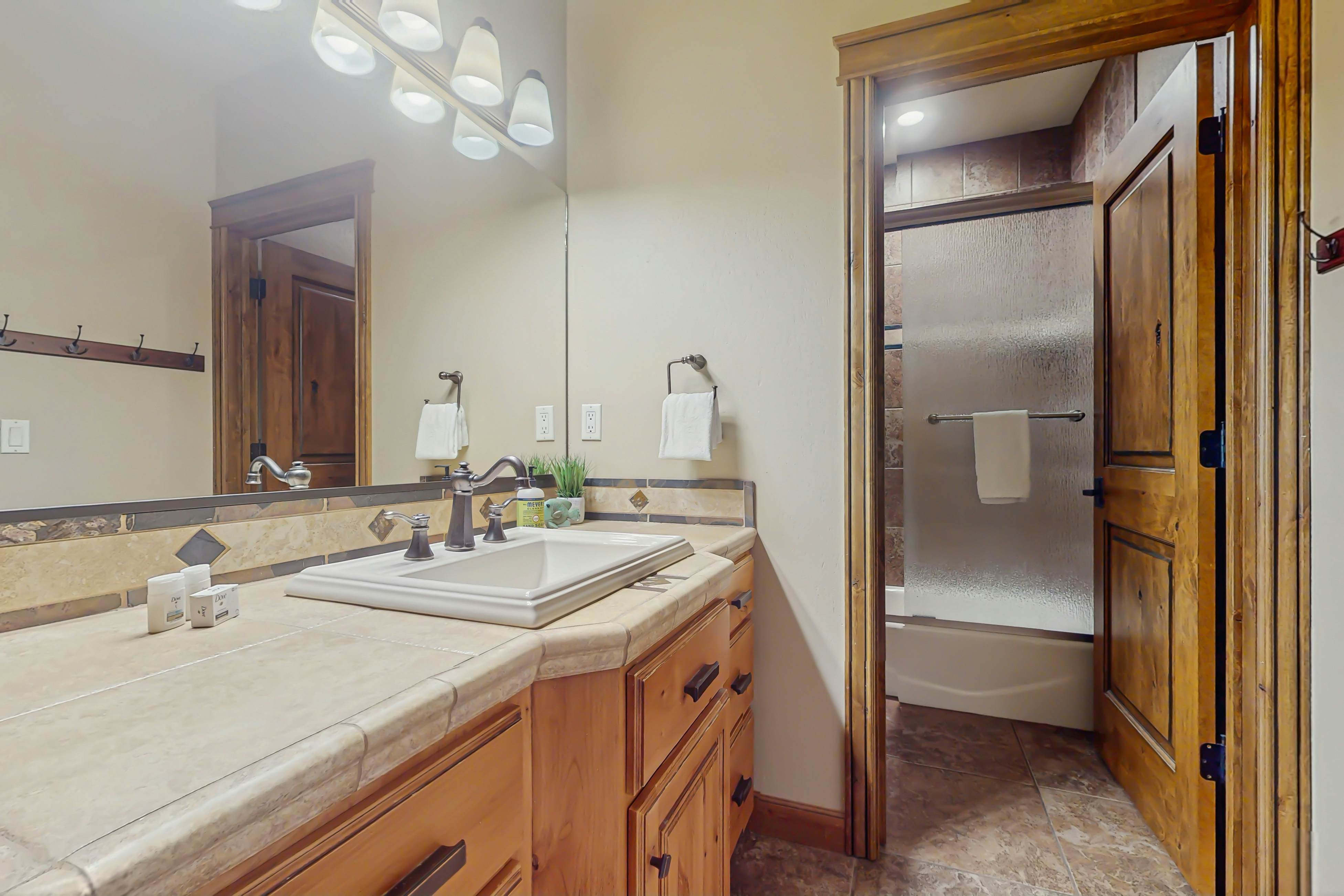 Lakeside Home With Hot Tub