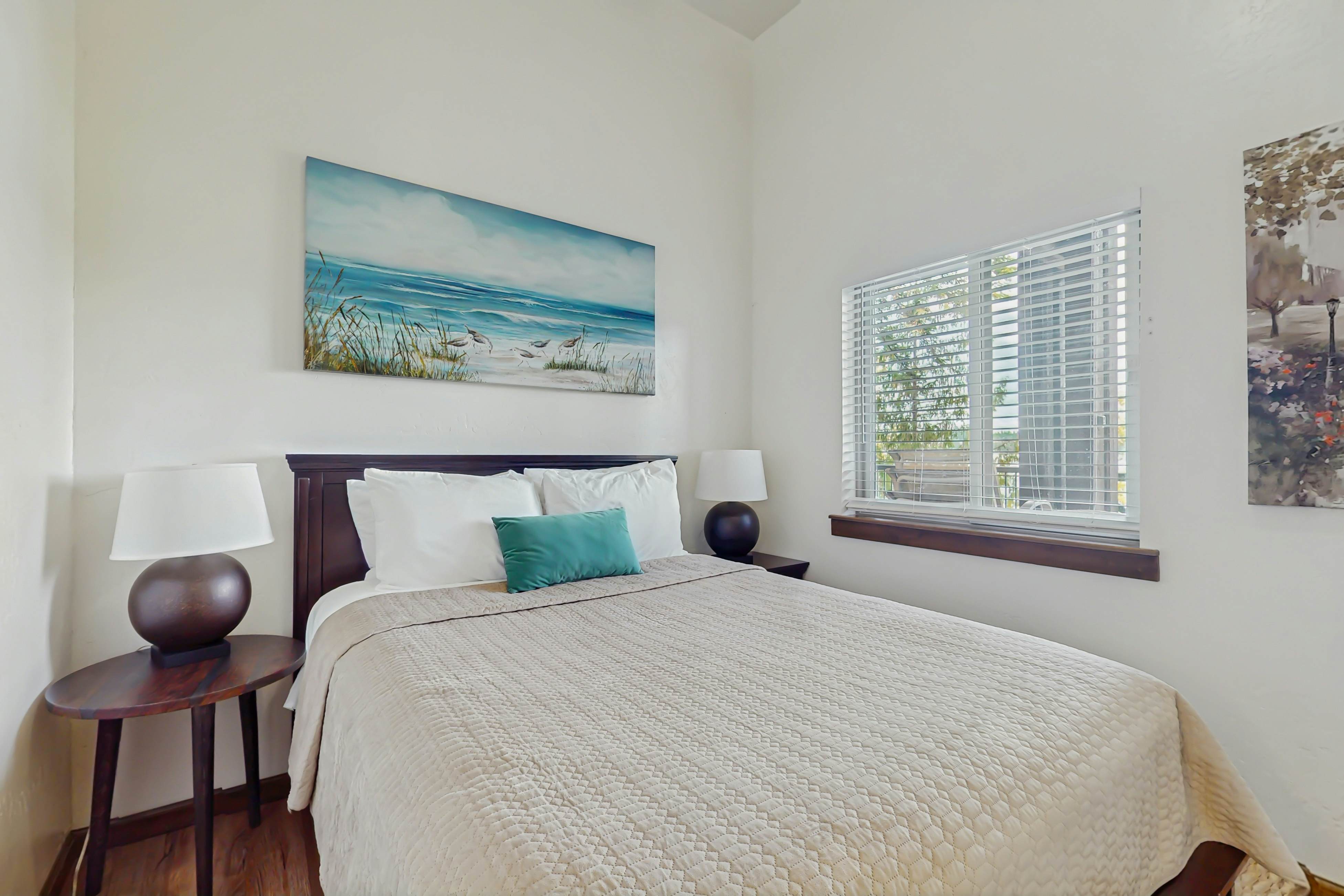 Lakeside Home With Hot Tub