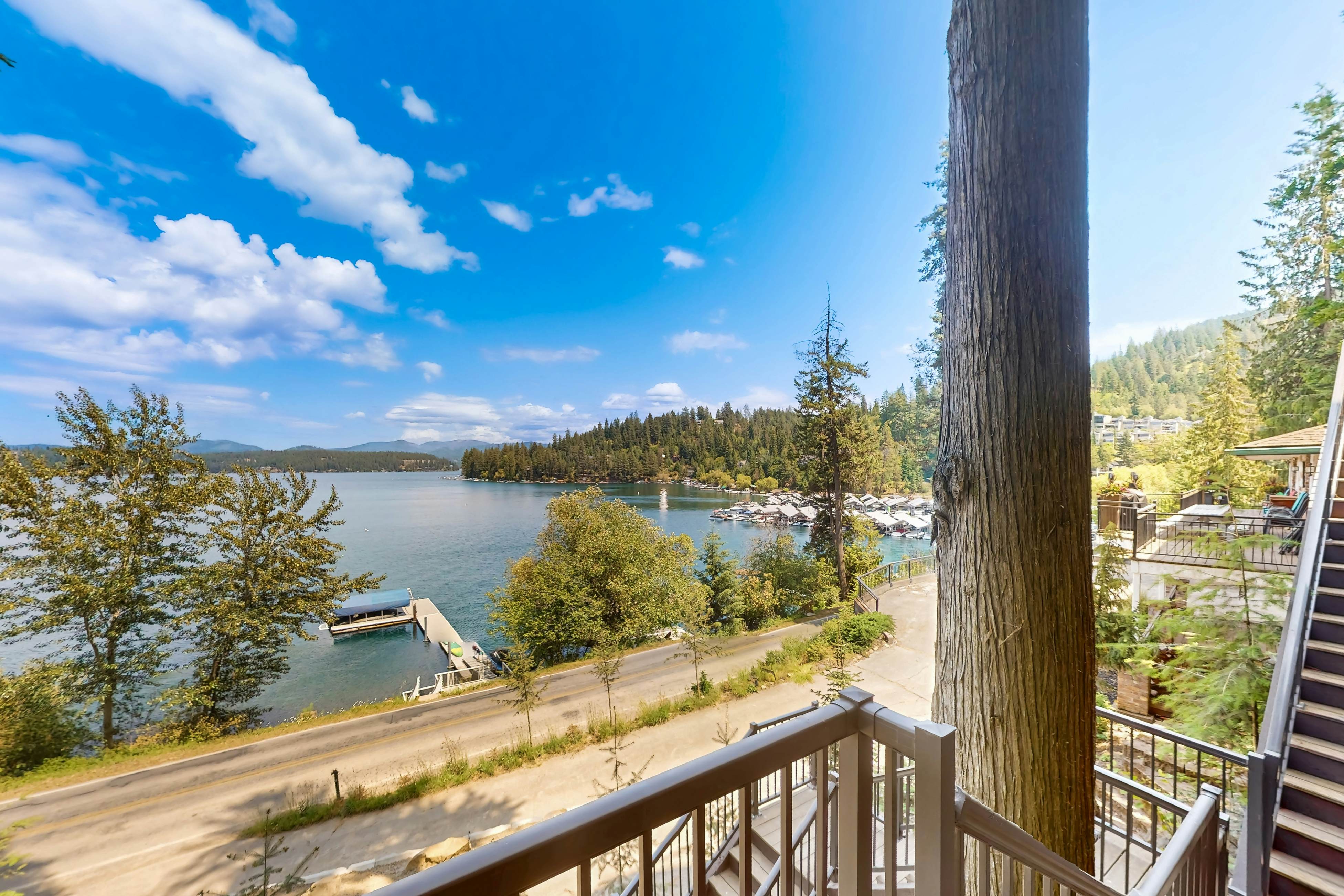 Lakeside Home With Hot Tub