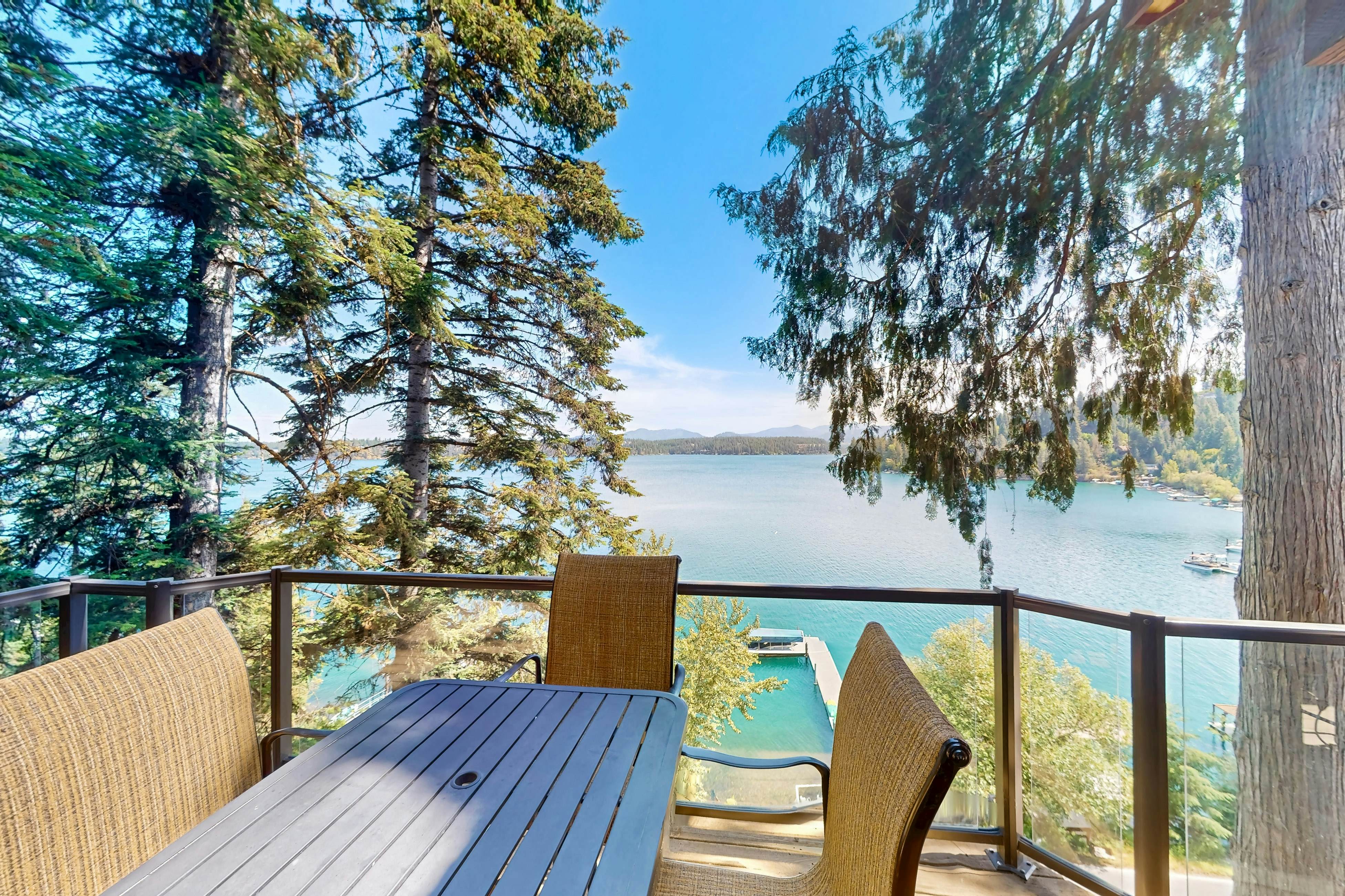 Lakeside Home With Hot Tub