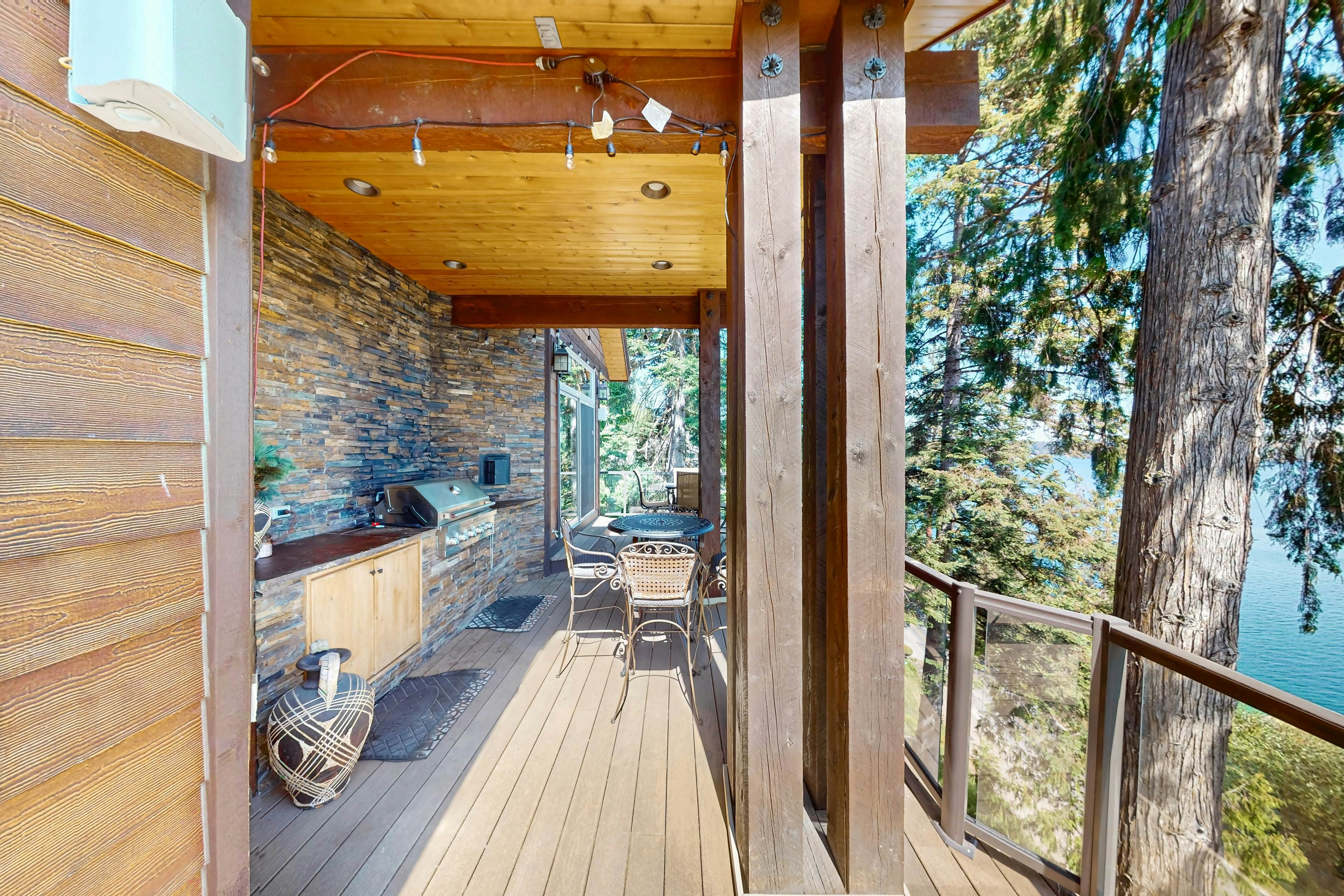 Lakeside Home With Hot Tub