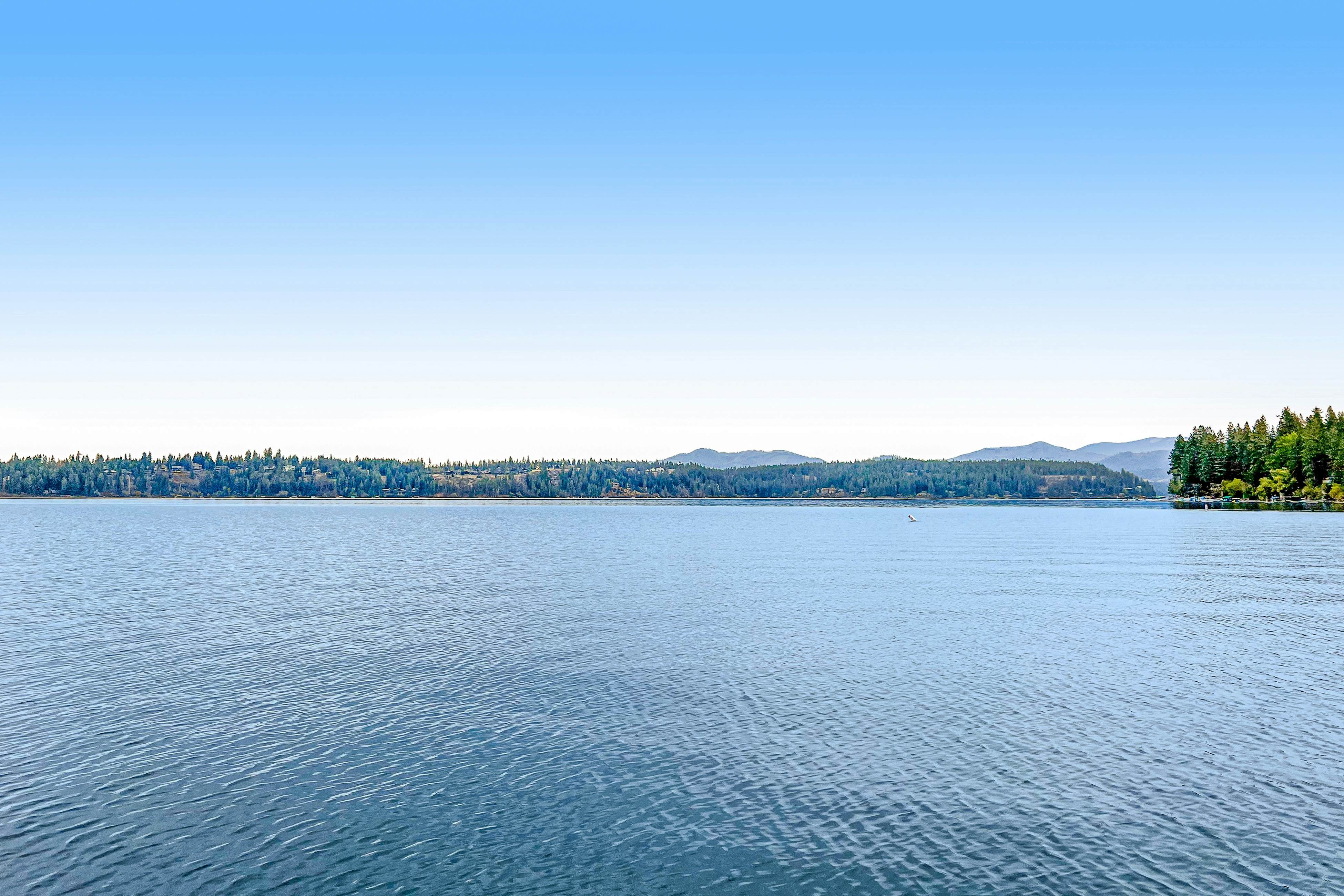 Lakeside Home With Hot Tub