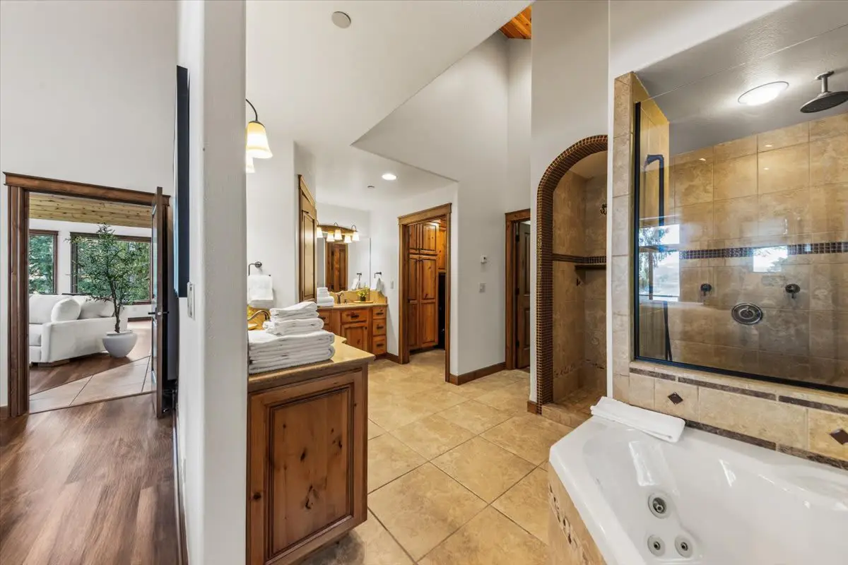 DeJa View - Entire Home