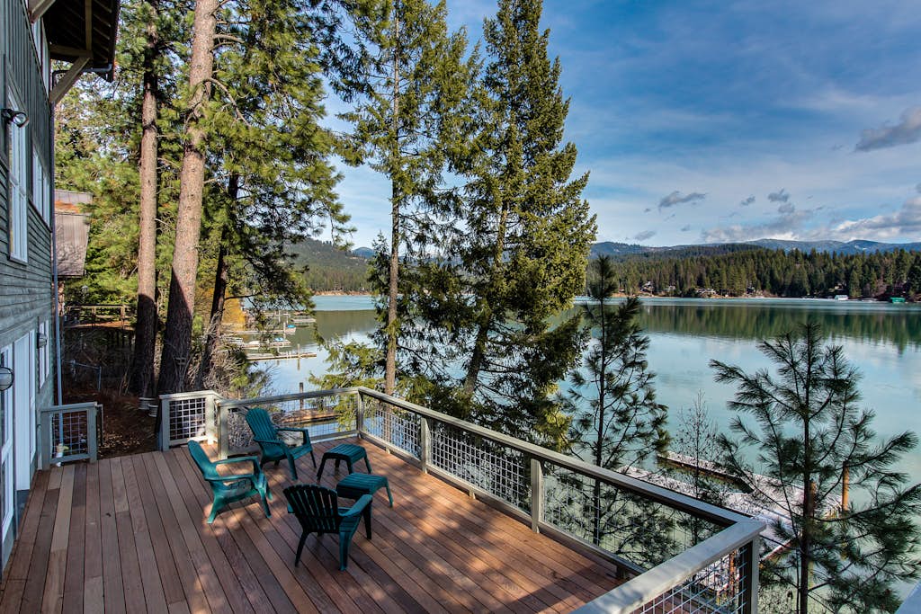 Starling Lake House | Your private perch on Hayden Lake 