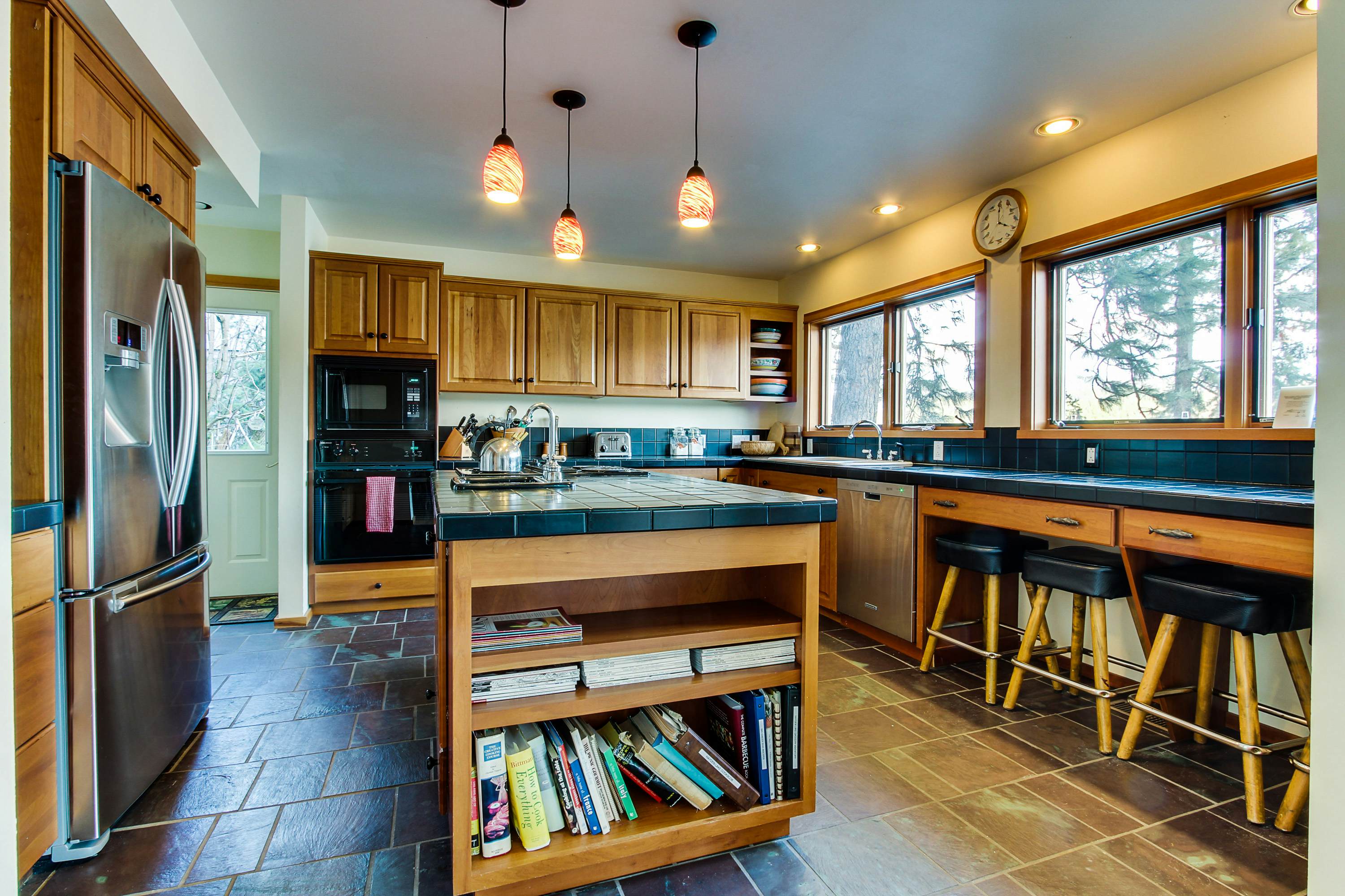 Gorgeous Lakefront Retreat