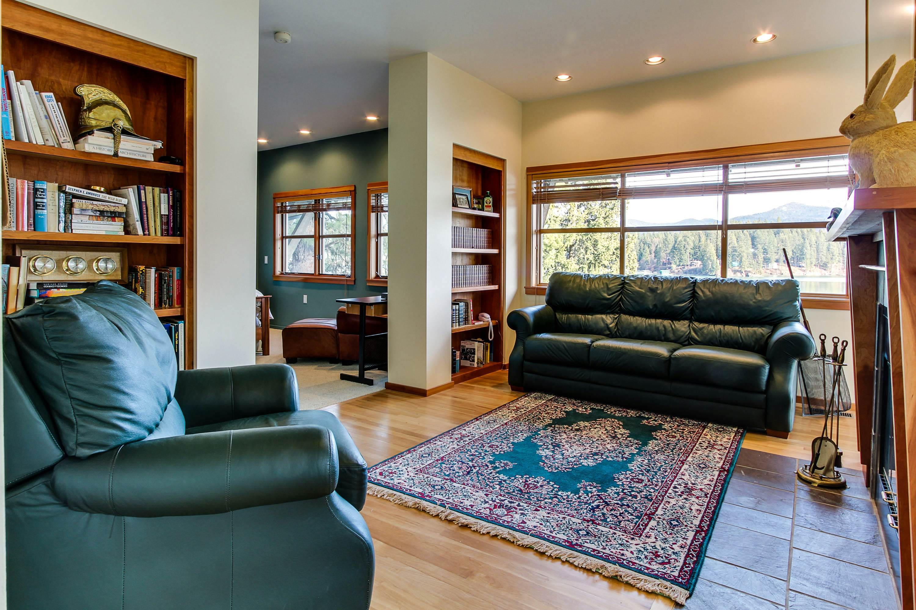 Gorgeous Lakefront Retreat