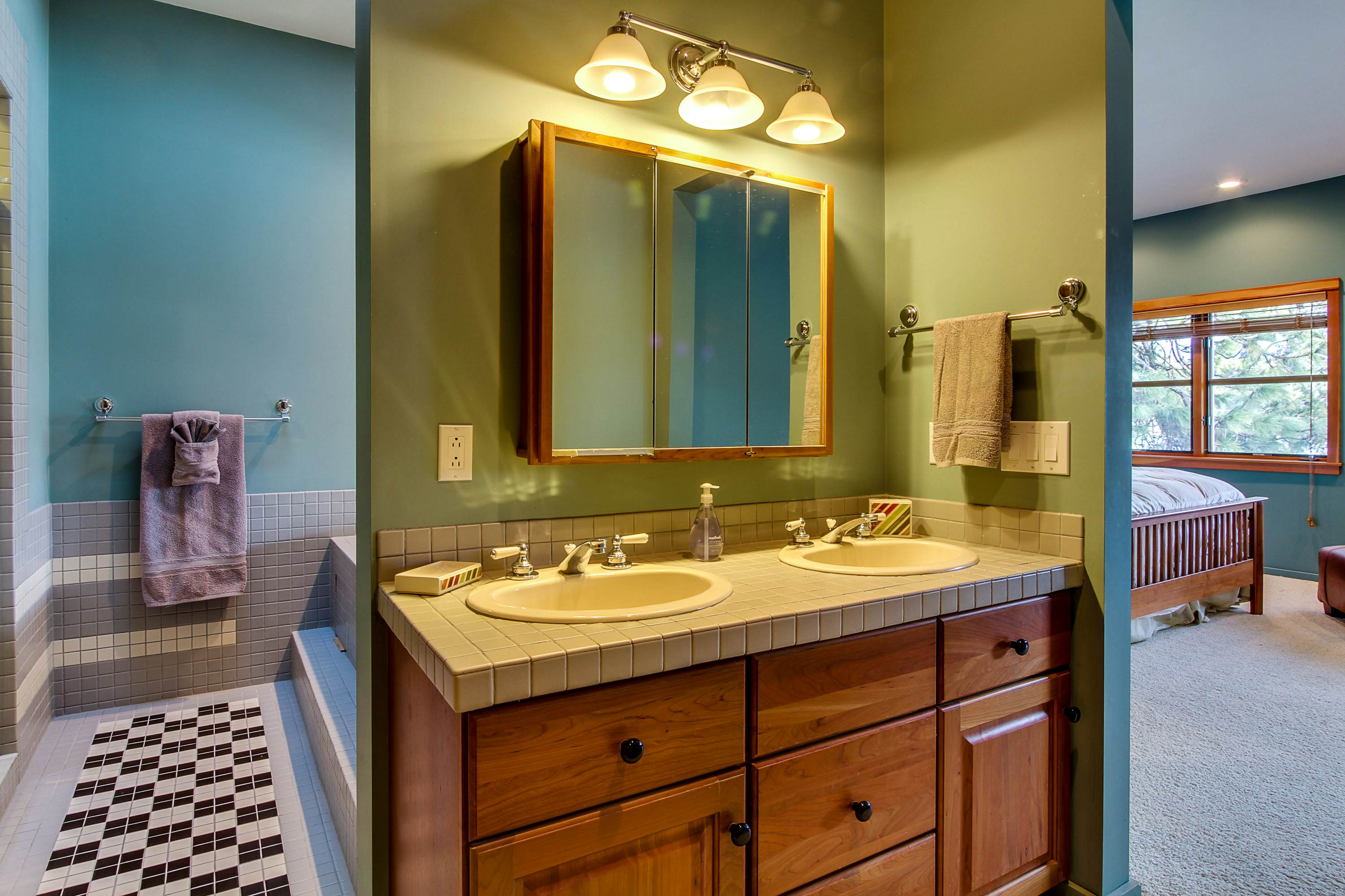 Gorgeous Lakefront Retreat