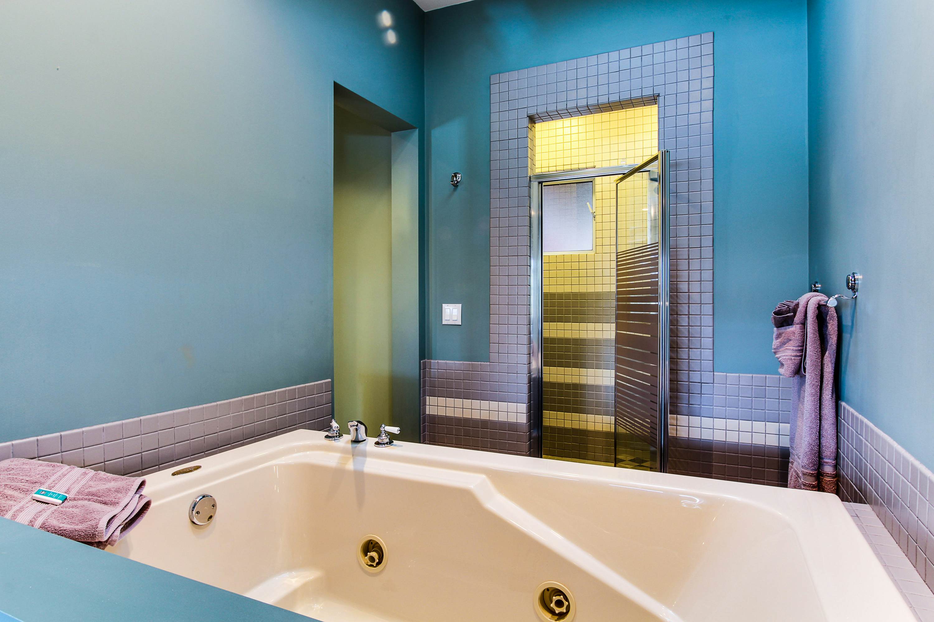 Gorgeous Lakefront Retreat