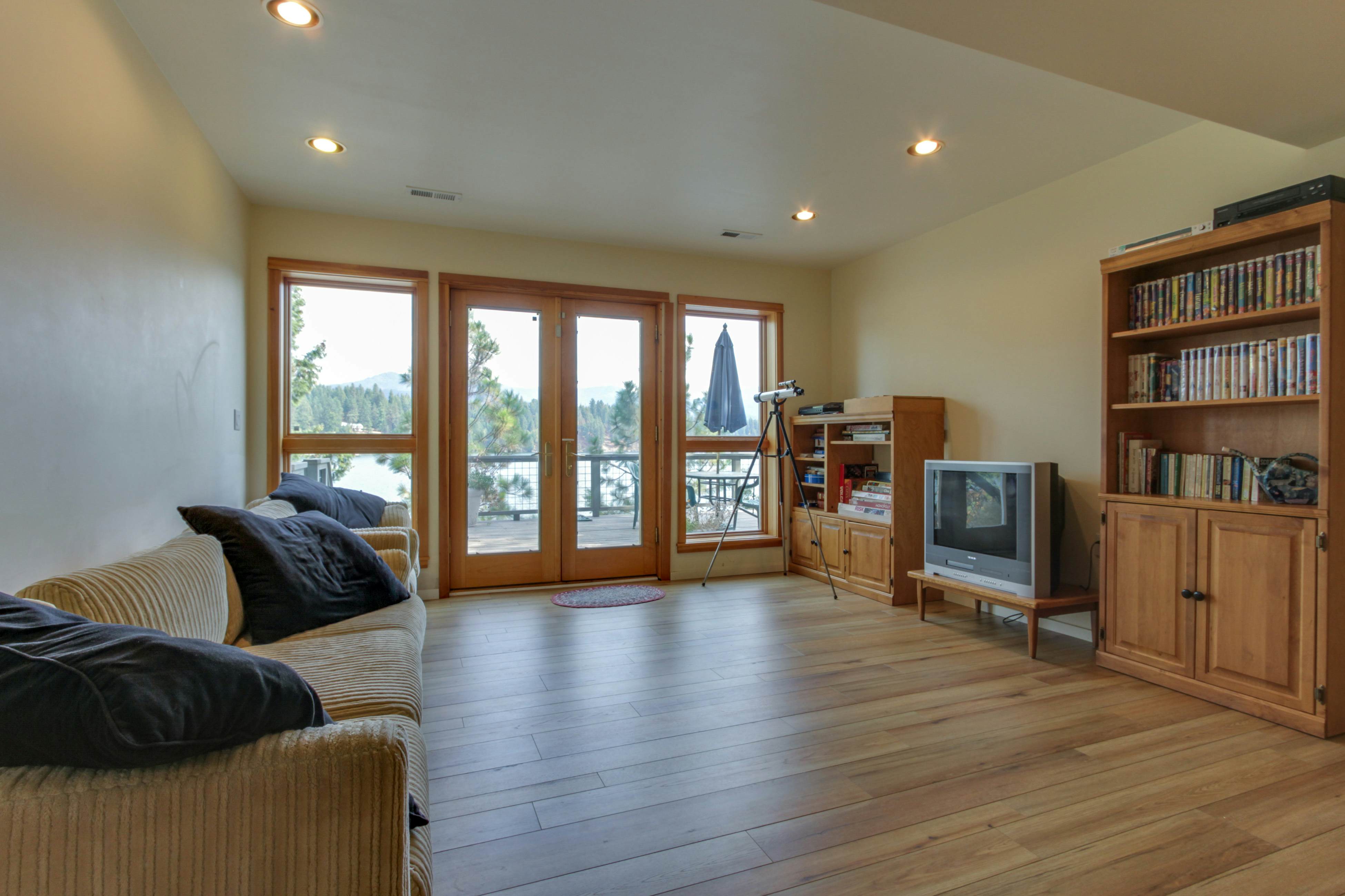 Gorgeous Lakefront Retreat