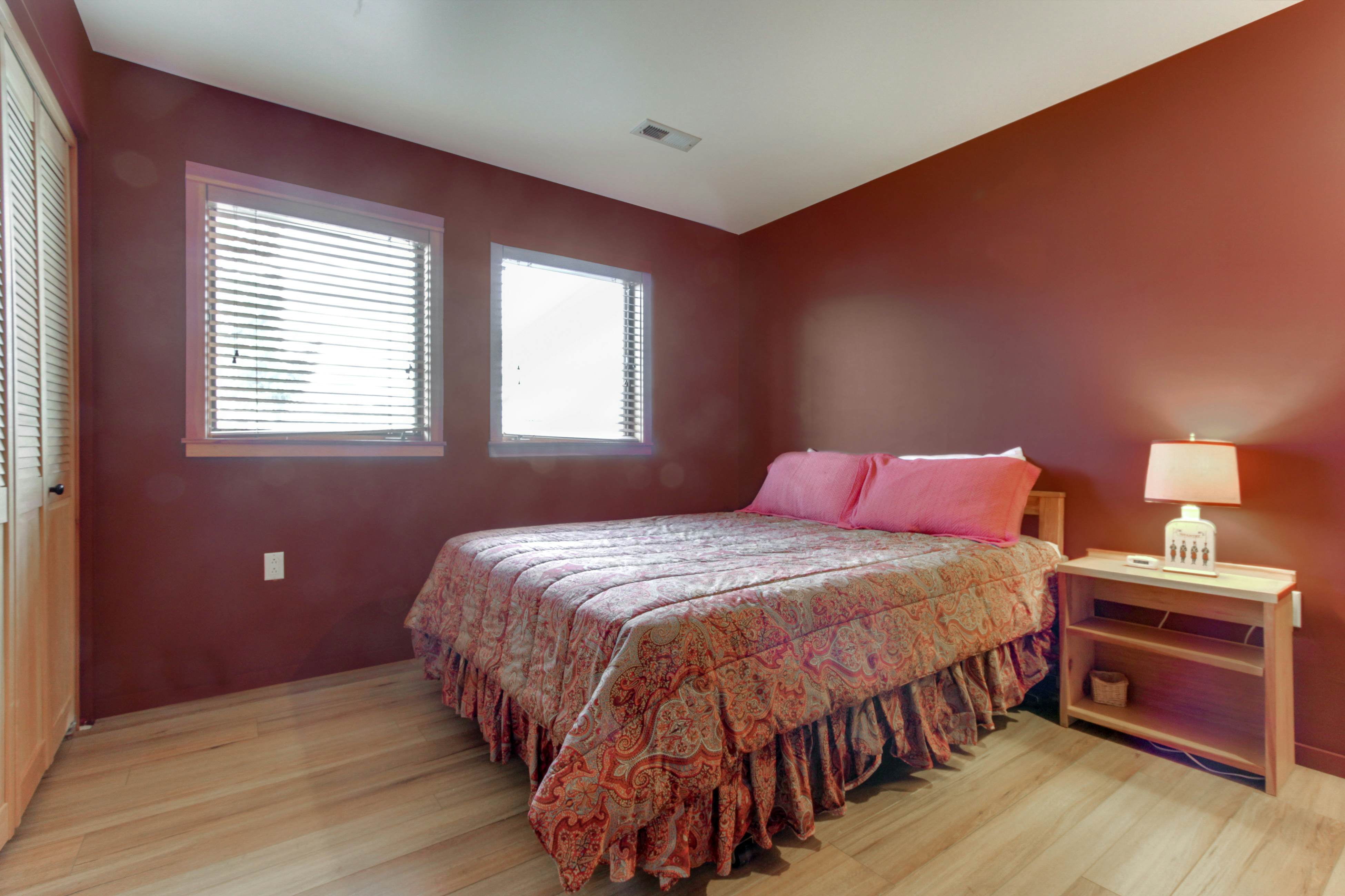 Gorgeous Lakefront Retreat