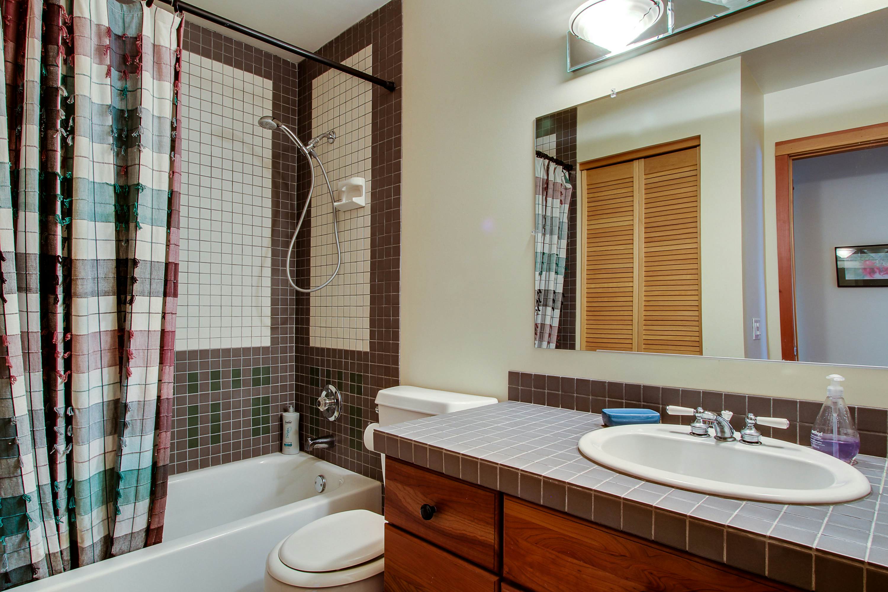 Gorgeous Lakefront Retreat