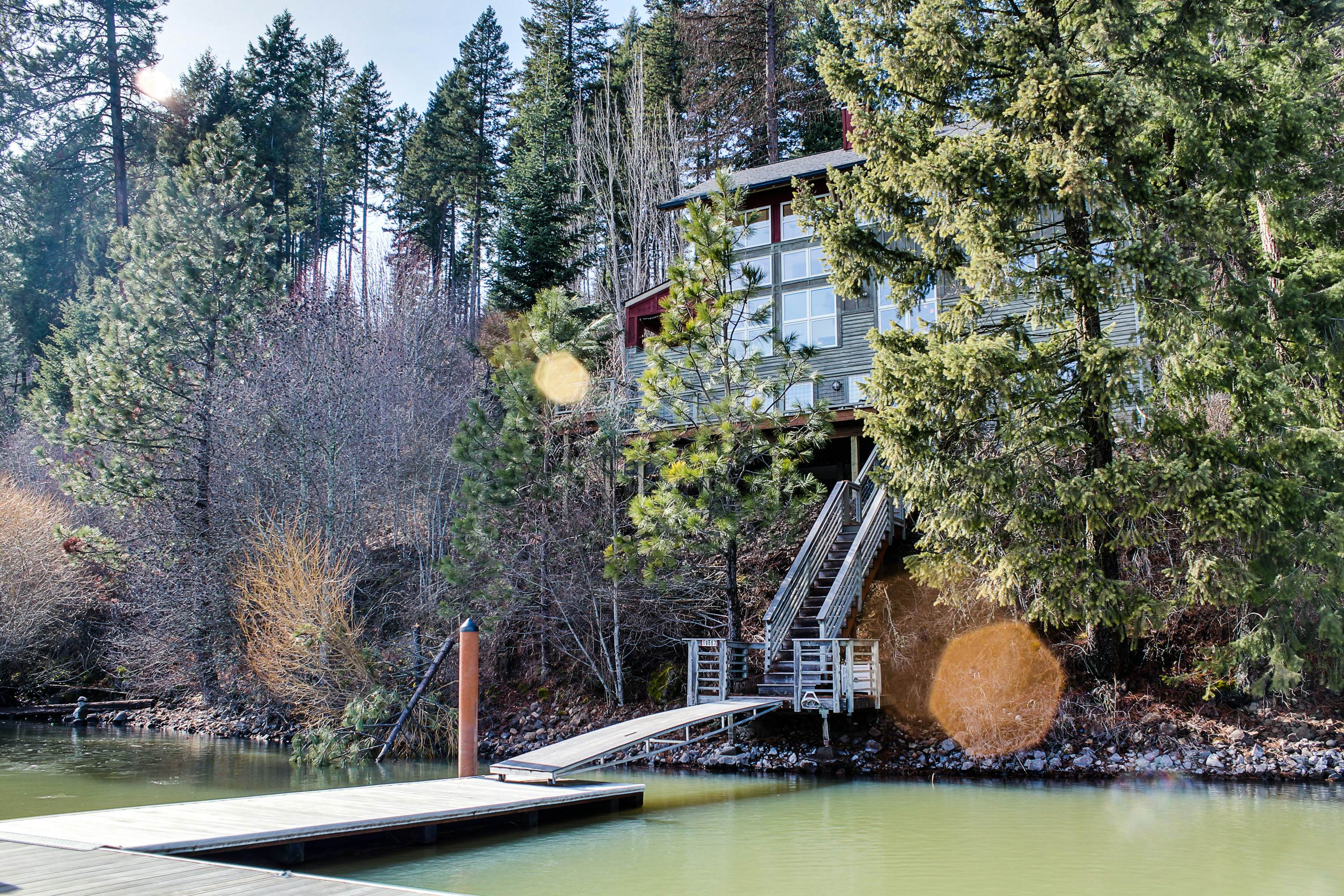 Gorgeous Lakefront Retreat