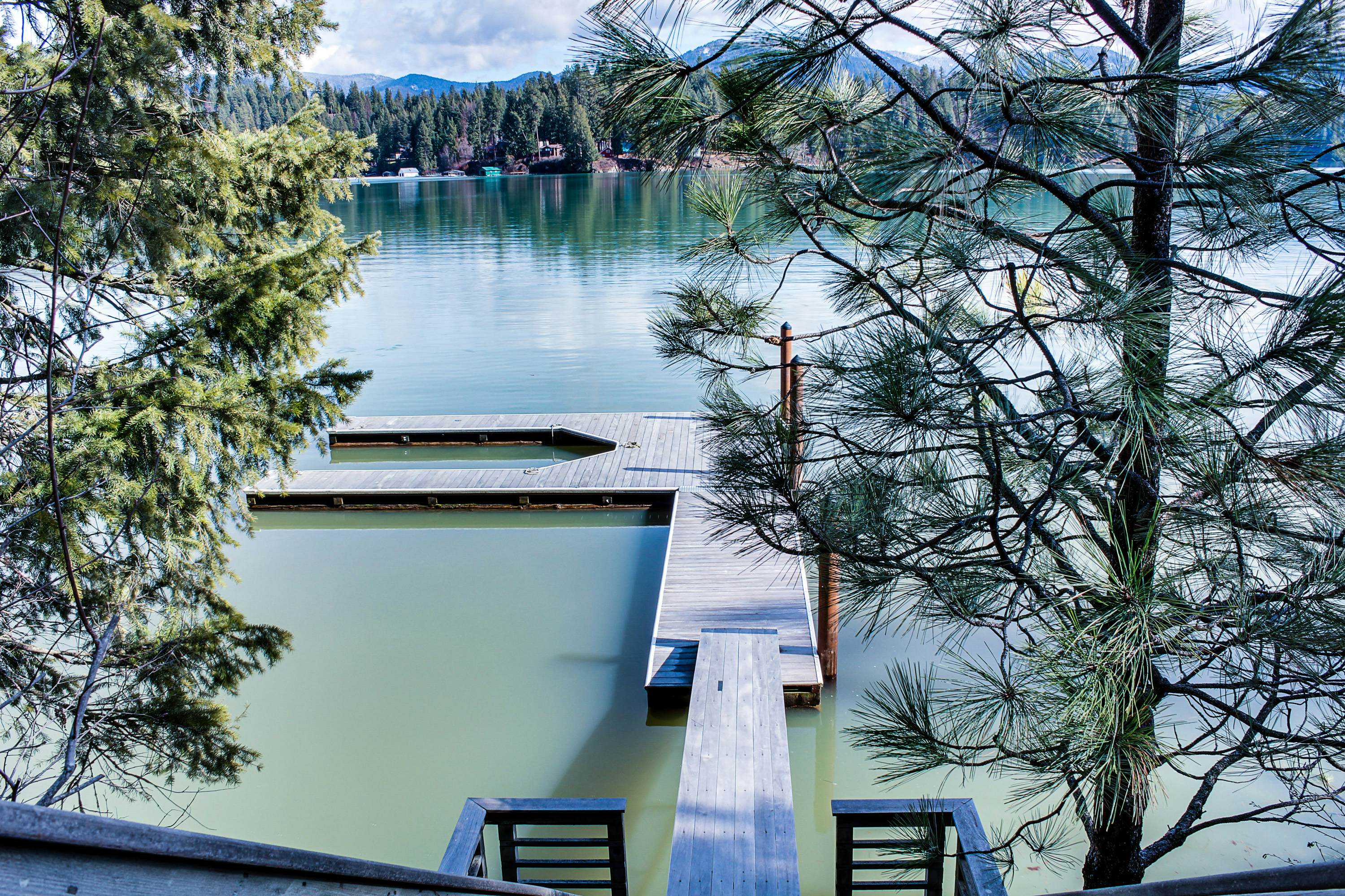 Gorgeous Lakefront Retreat