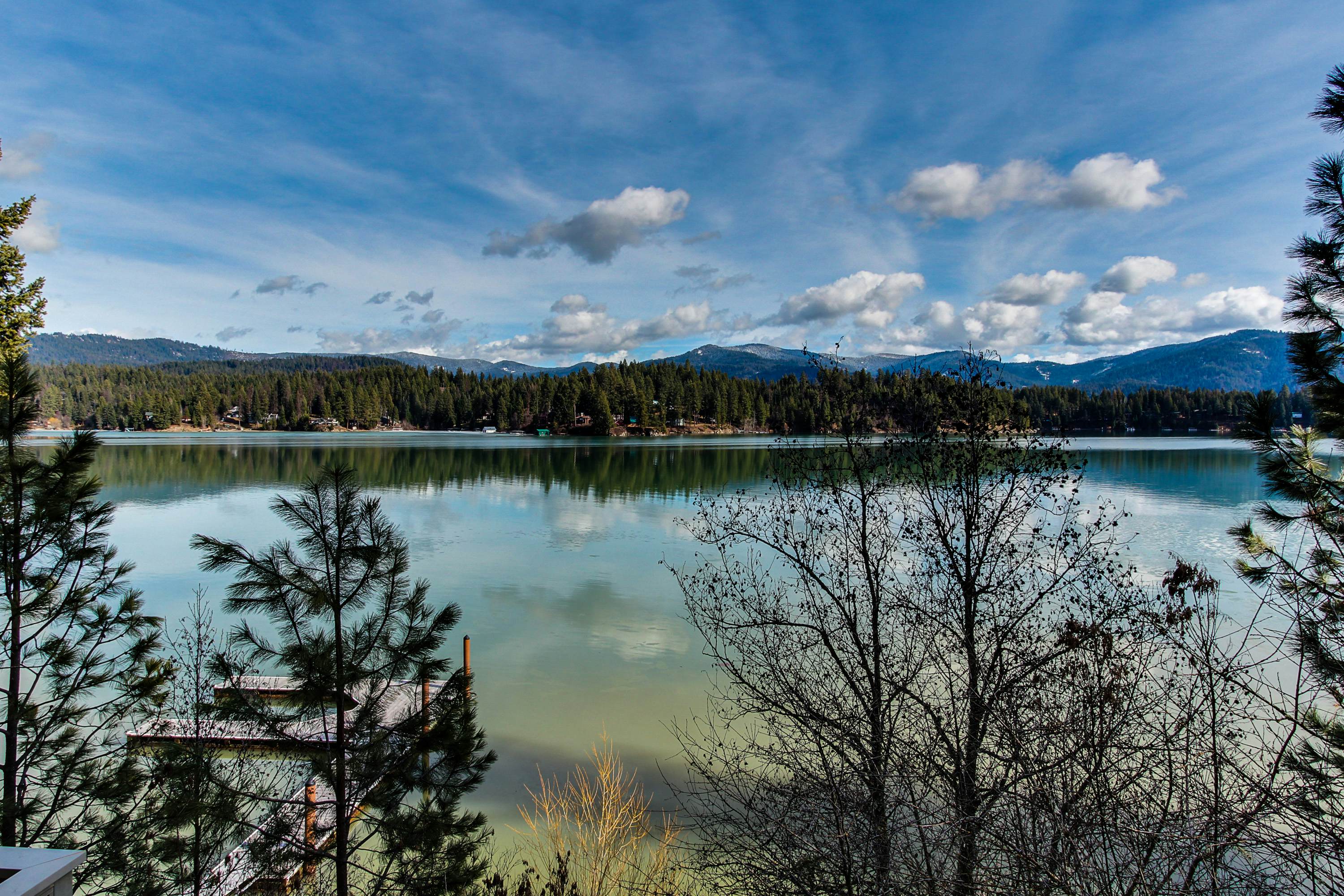Gorgeous Lakefront Retreat