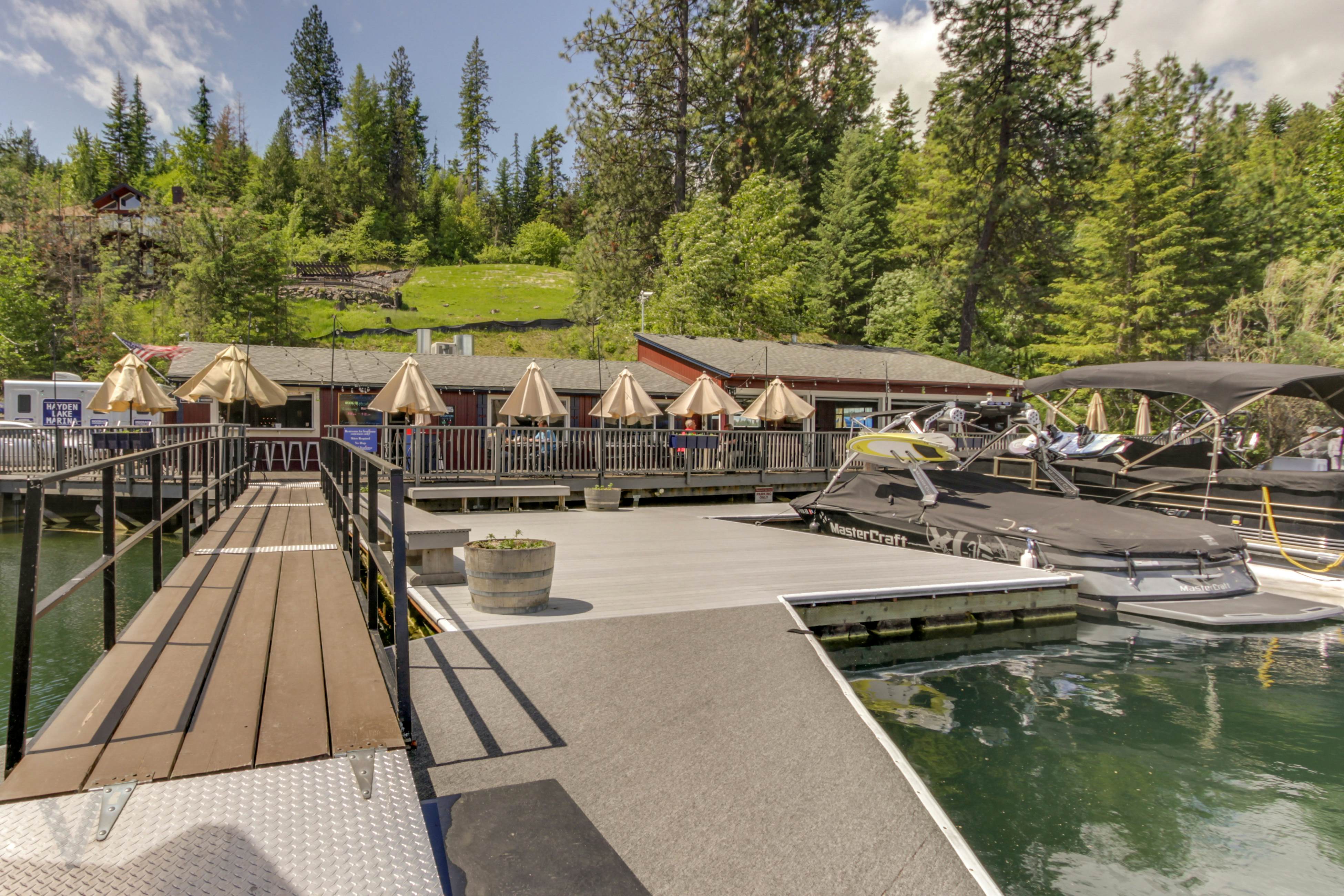 Gorgeous Lakefront Retreat