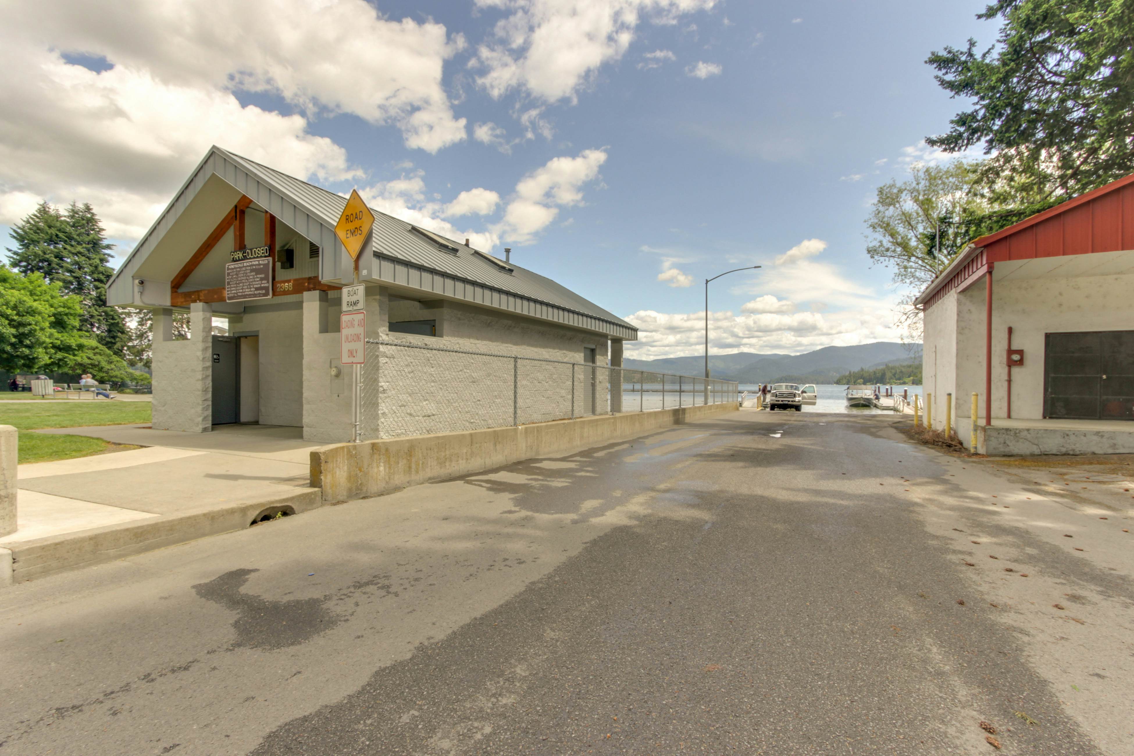 Gorgeous Lakefront Retreat