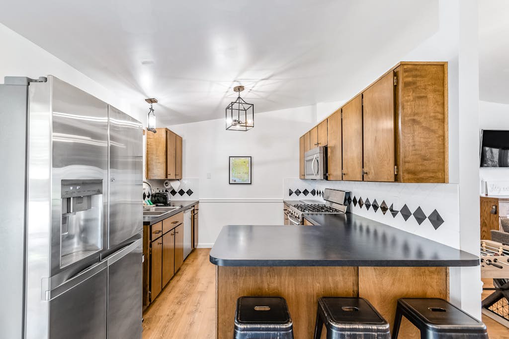 Hayden Lake Views | 2BR Deck Retreat Sleeps 7