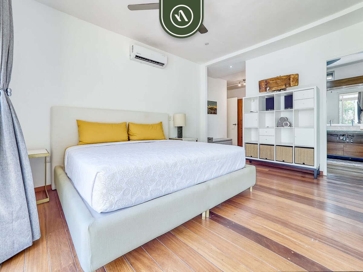 Ecofriendly 2BR Condo - Private Jacuzzi - Rooftop