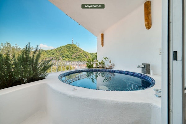 2BR Condo - Dipping Pool - Outstanding View