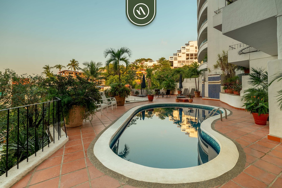 Two Story Condo with Amazing Ocean-Sunset Views