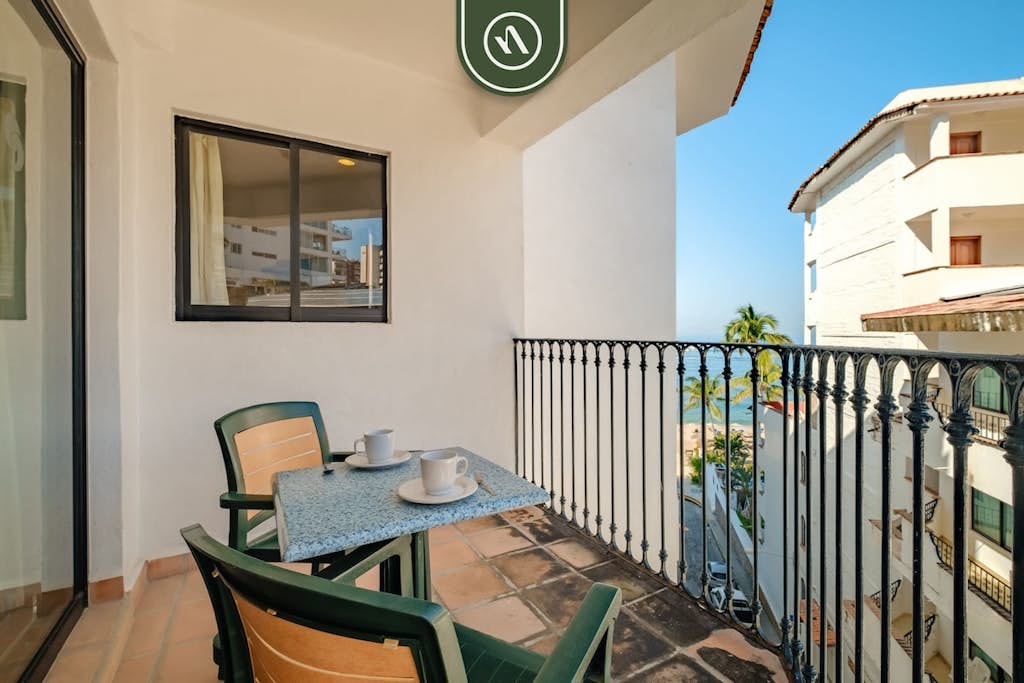 One Beach Street 307 B· Amazing 2 BR Condo