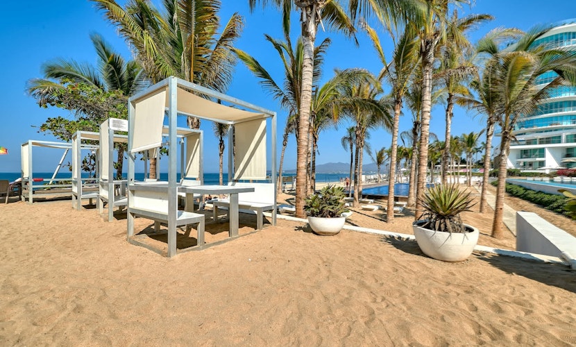 Beachfront Duplex with Multiple Pools - Beachclub