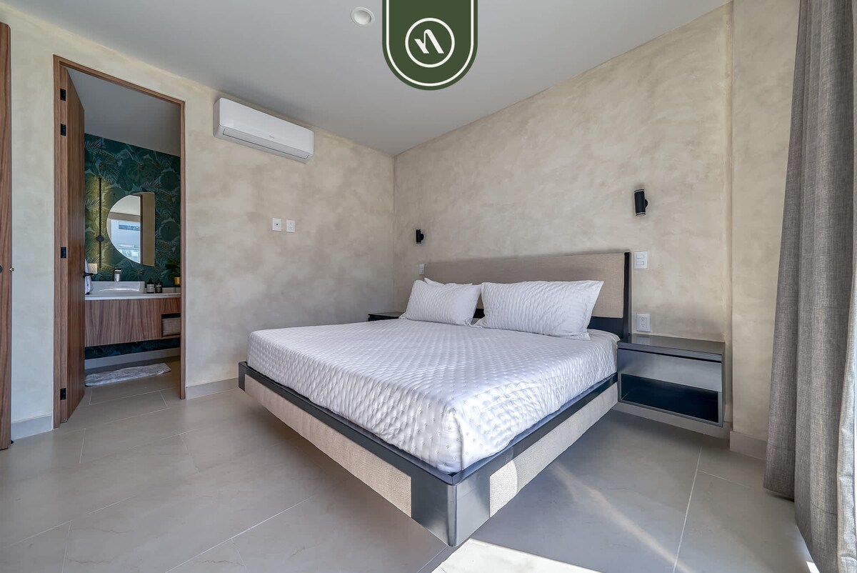 Luxury 2 BR Condo Near Beaches - Pools - Gym