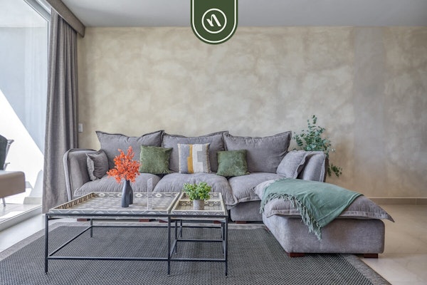 Luxury 2 BR Condo Near Beaches - Pools - Gym