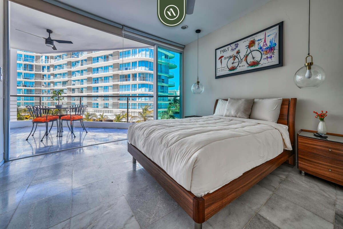 2BR with Private Balcony - Oceanfront Building