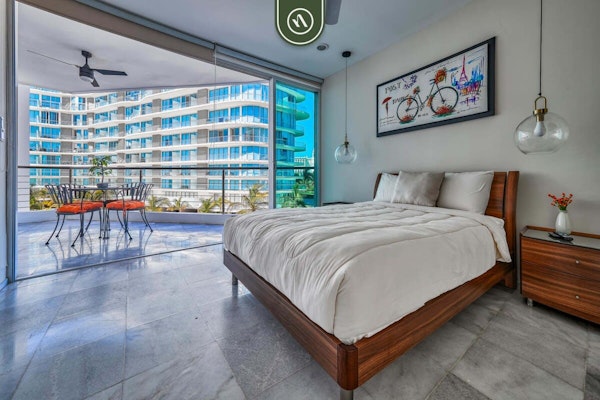 2BR with Private Balcony - Oceanfront Building